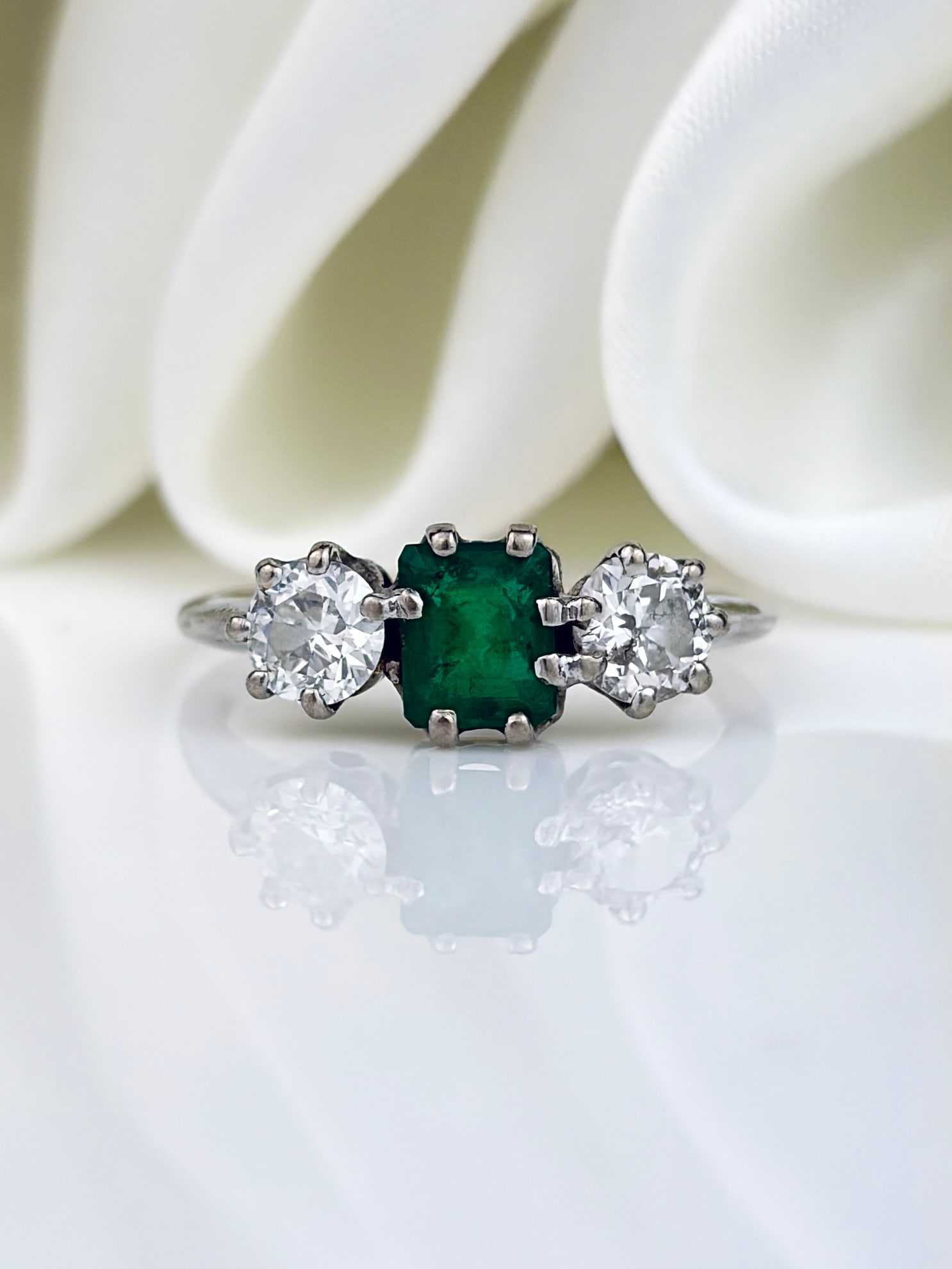 ANTIQUE 18CT WHITE GOLD EMERALD AND DIAMOND 3 STONE RING: ANTIQUE 18CT WHITE GOLD EMERALD AND DIAMOND 3 STONE RING Gorgeous ring! The diamonds are 40pts each. The back part of the ring is 9ct yellow gold, due to being resized. 