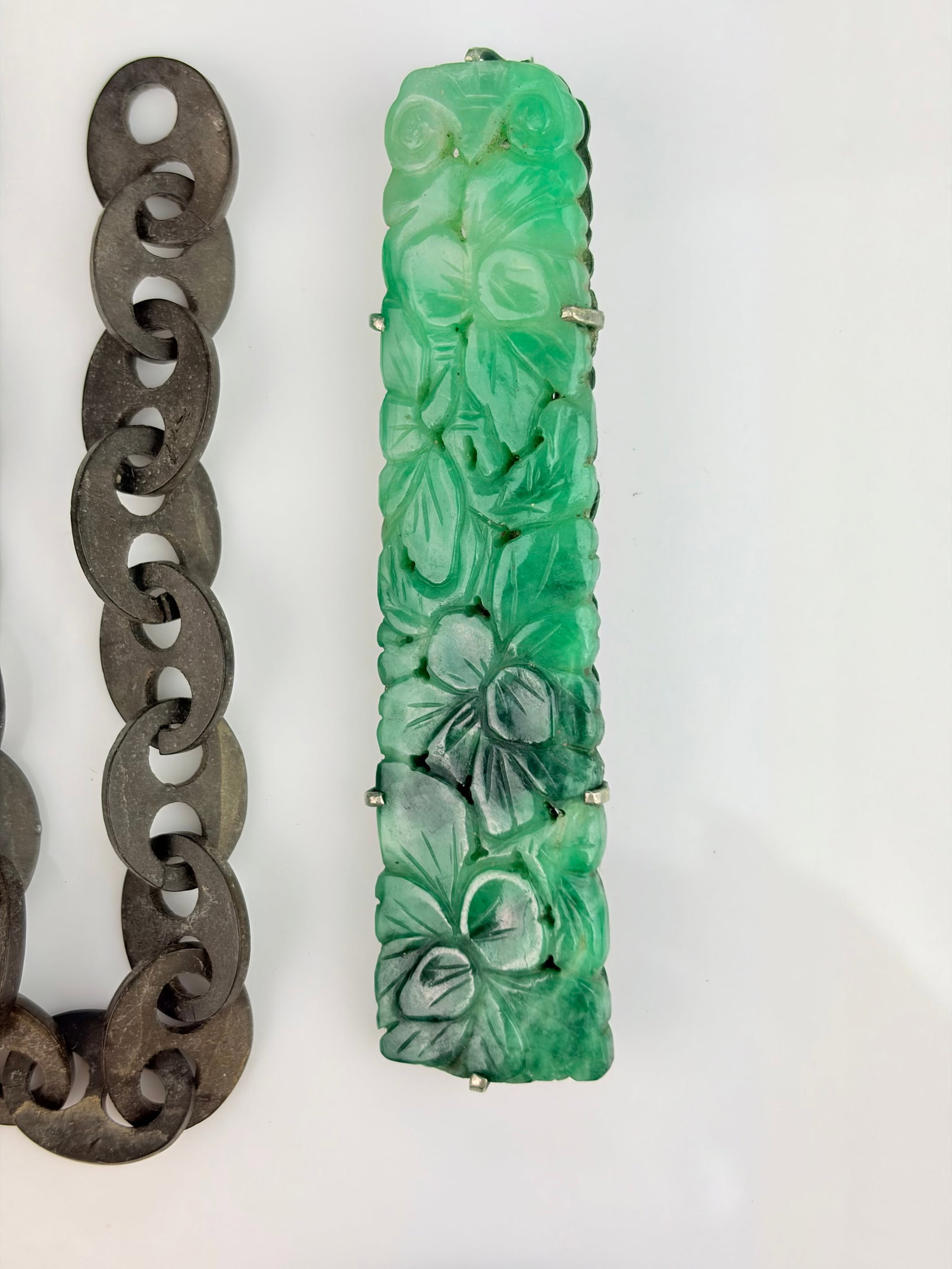 MIXED LOT - GREEN BEADED NECKLACE, BROOCH ETC - 2