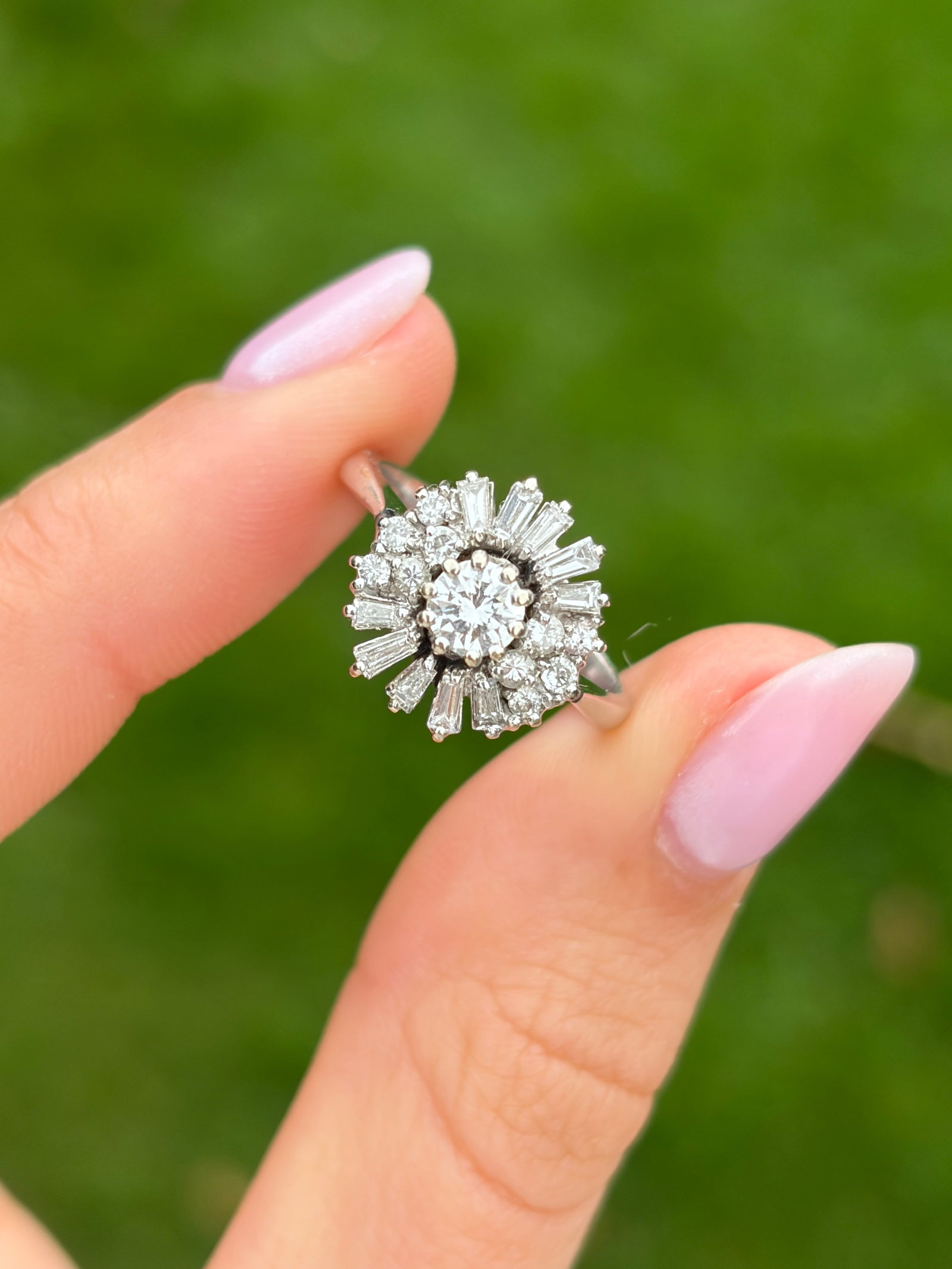 Vintage Diamond and 18 Carat White Gold Cluster Ring - 10