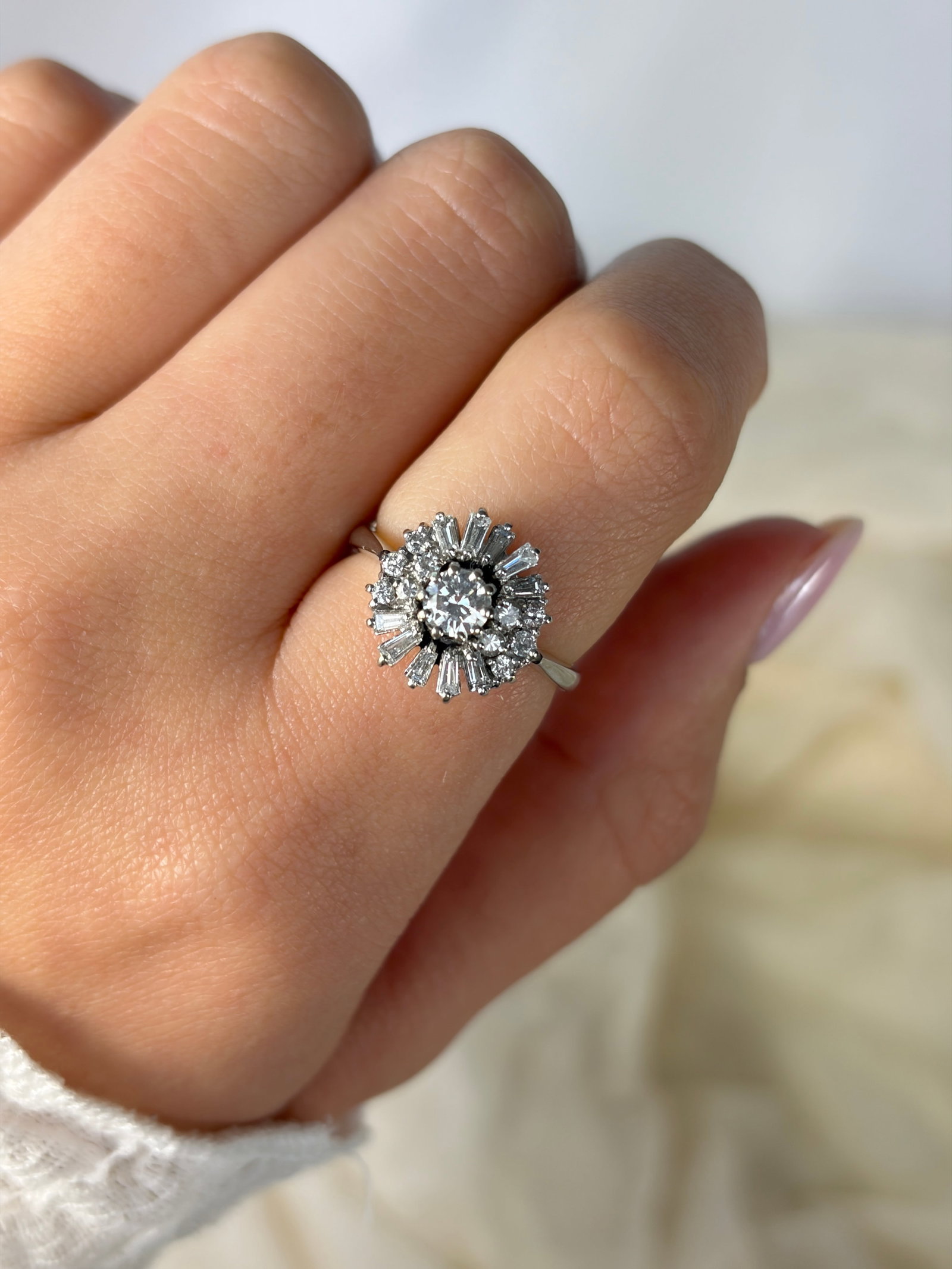 Vintage Diamond and 18 Carat White Gold Cluster Ring - 9