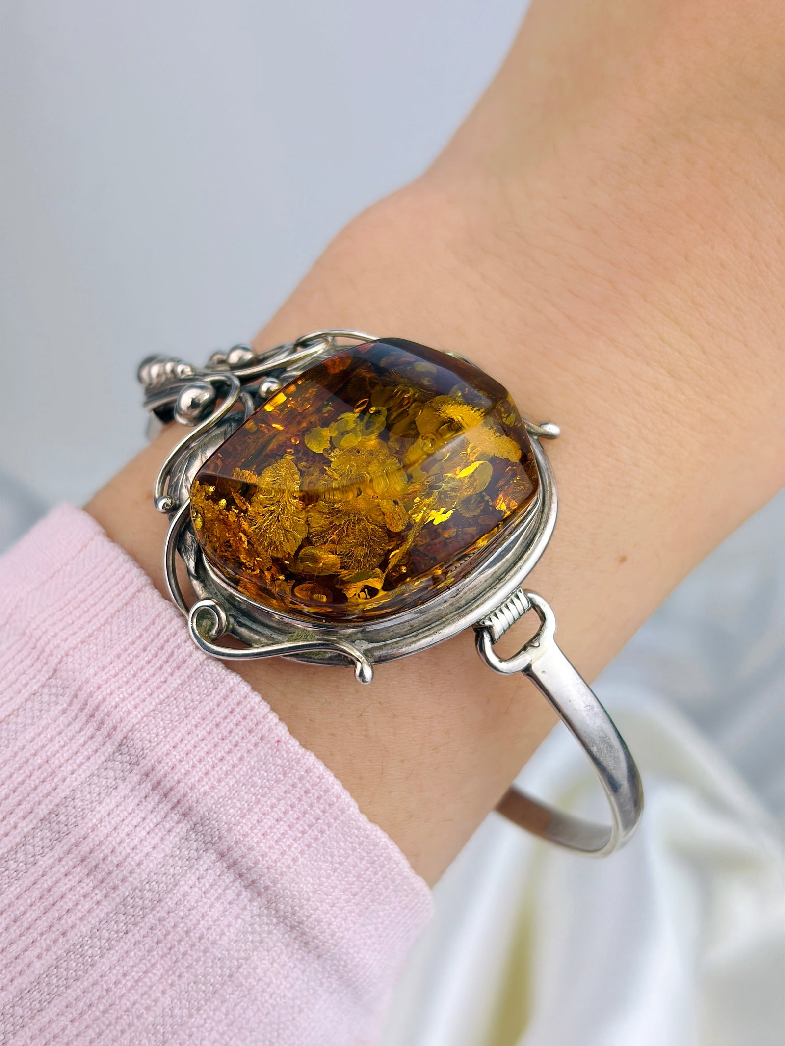 LARGE AMBER STONE LEAF DETAIL SILVER BANGLE - 6