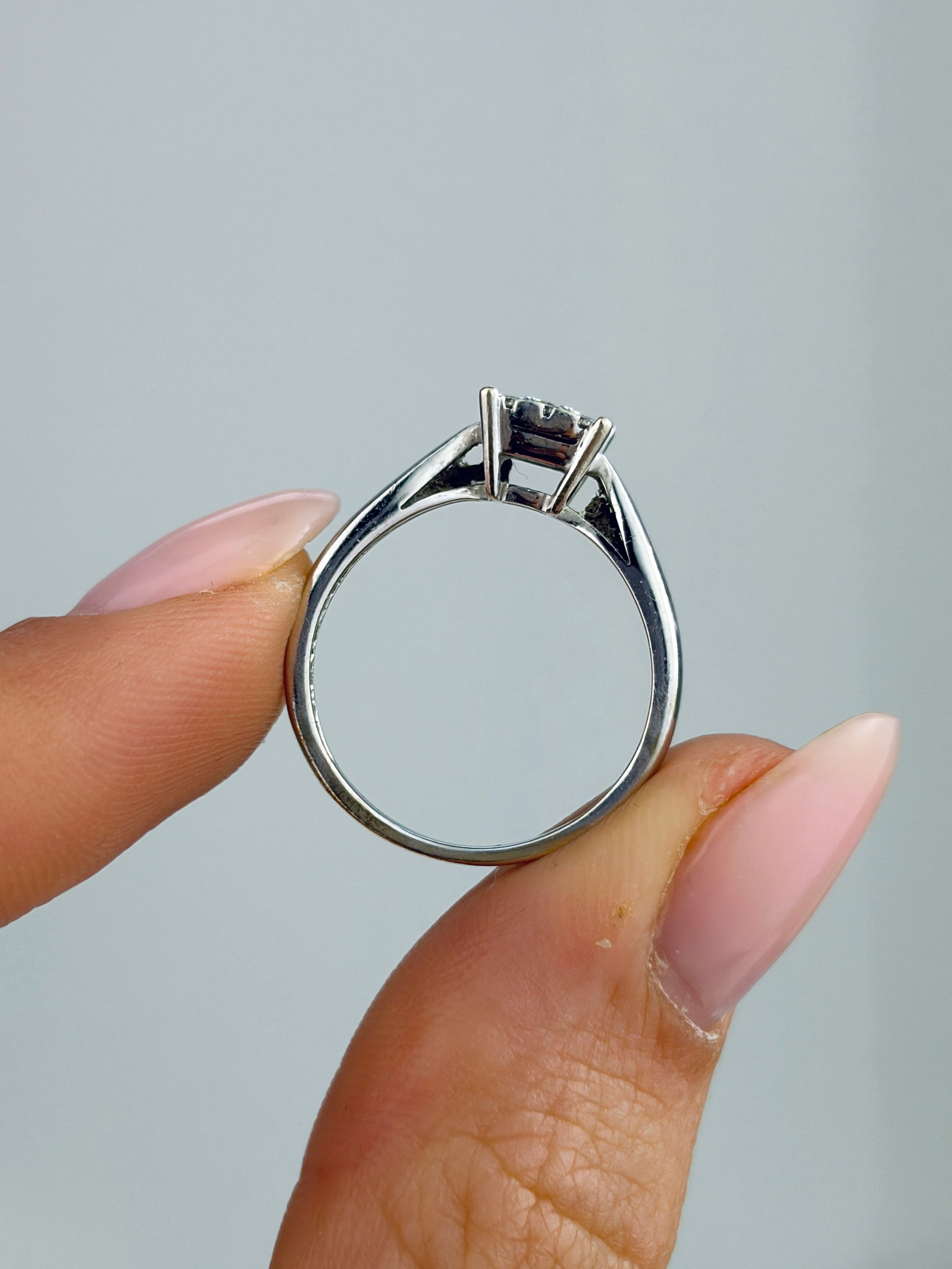 VINTAGE 9CT WHITE GOLD DIAMOND SQUARE RING - 6