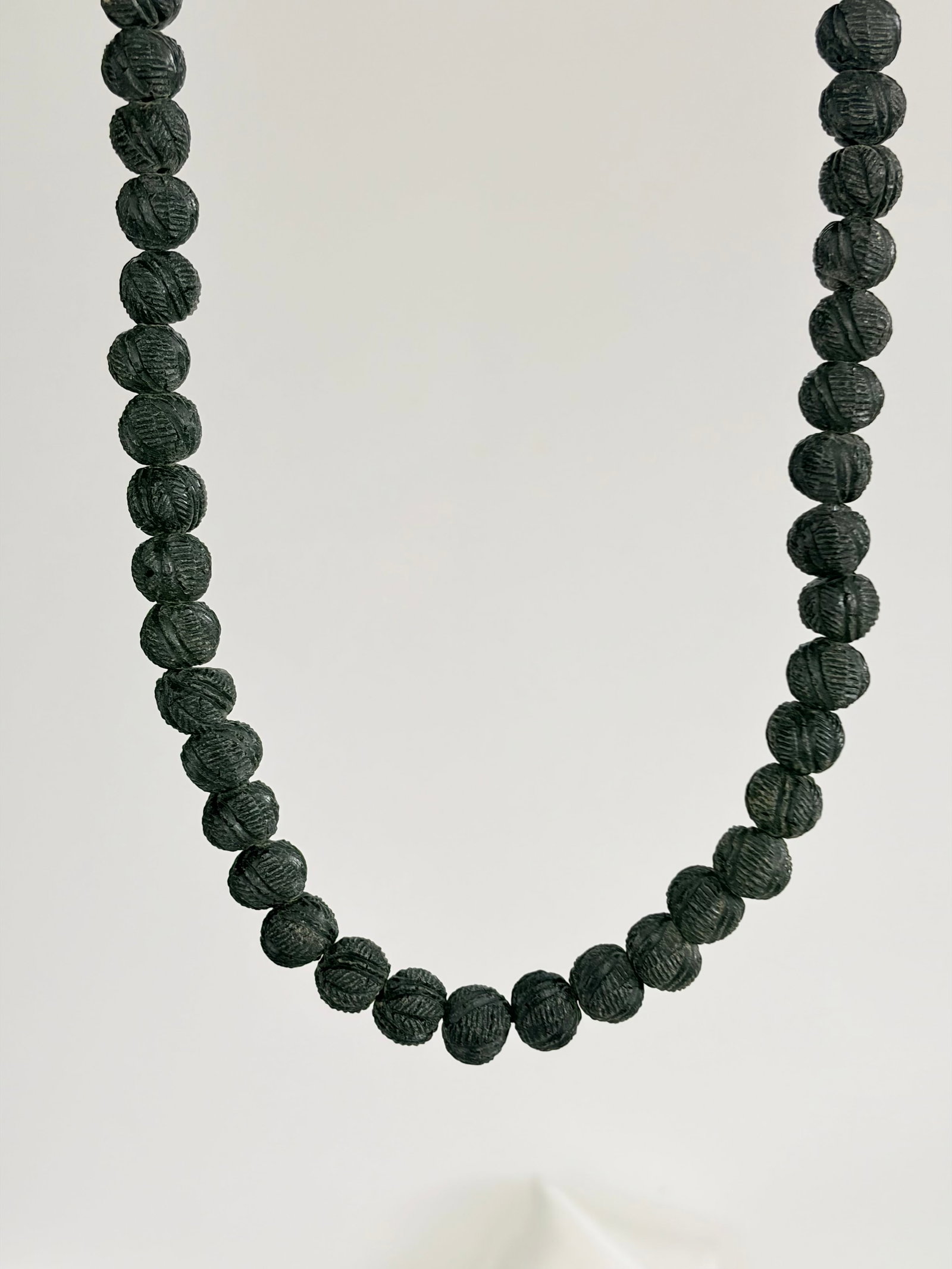 CARVED BEAD NECKLACE WITH GOLD CLASP: CARVED BEAD NECKLACE WITH GOLD CLASP Weight 65g Length 74cm