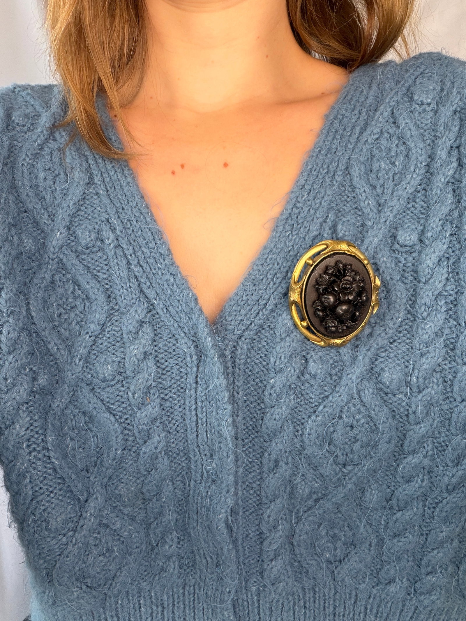 Large antique carved brooch - 7