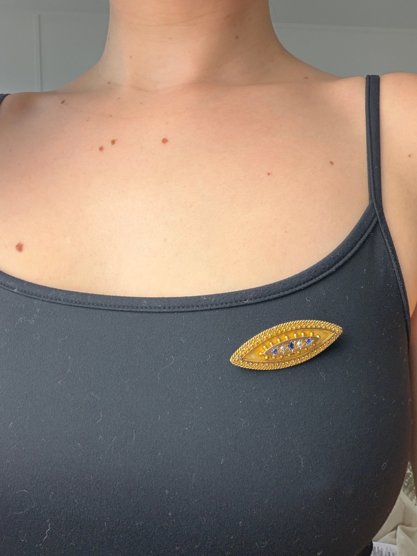 ANTIQUE GOLD SAPPHIRE AND DIAMOND ORNATE BROOCH - 4