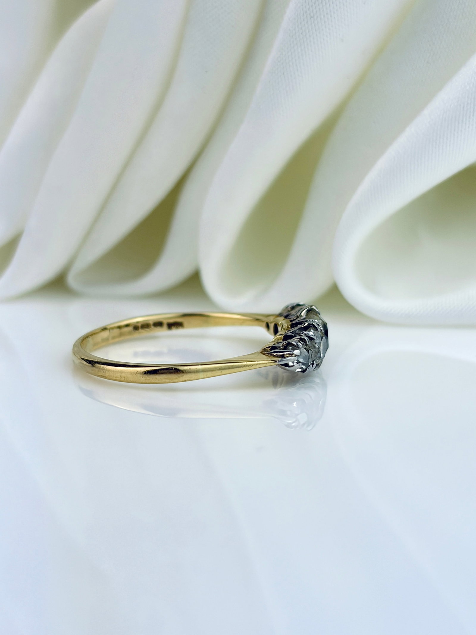 ANTIQUE 18CT YELLOW GOLD DIAMOND 5 STONE RING - 2