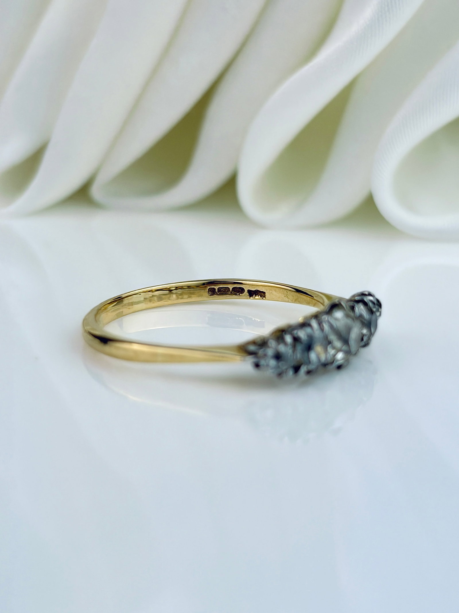 ANTIQUE 18CT YELLOW GOLD DIAMOND 5 STONE RING - 4