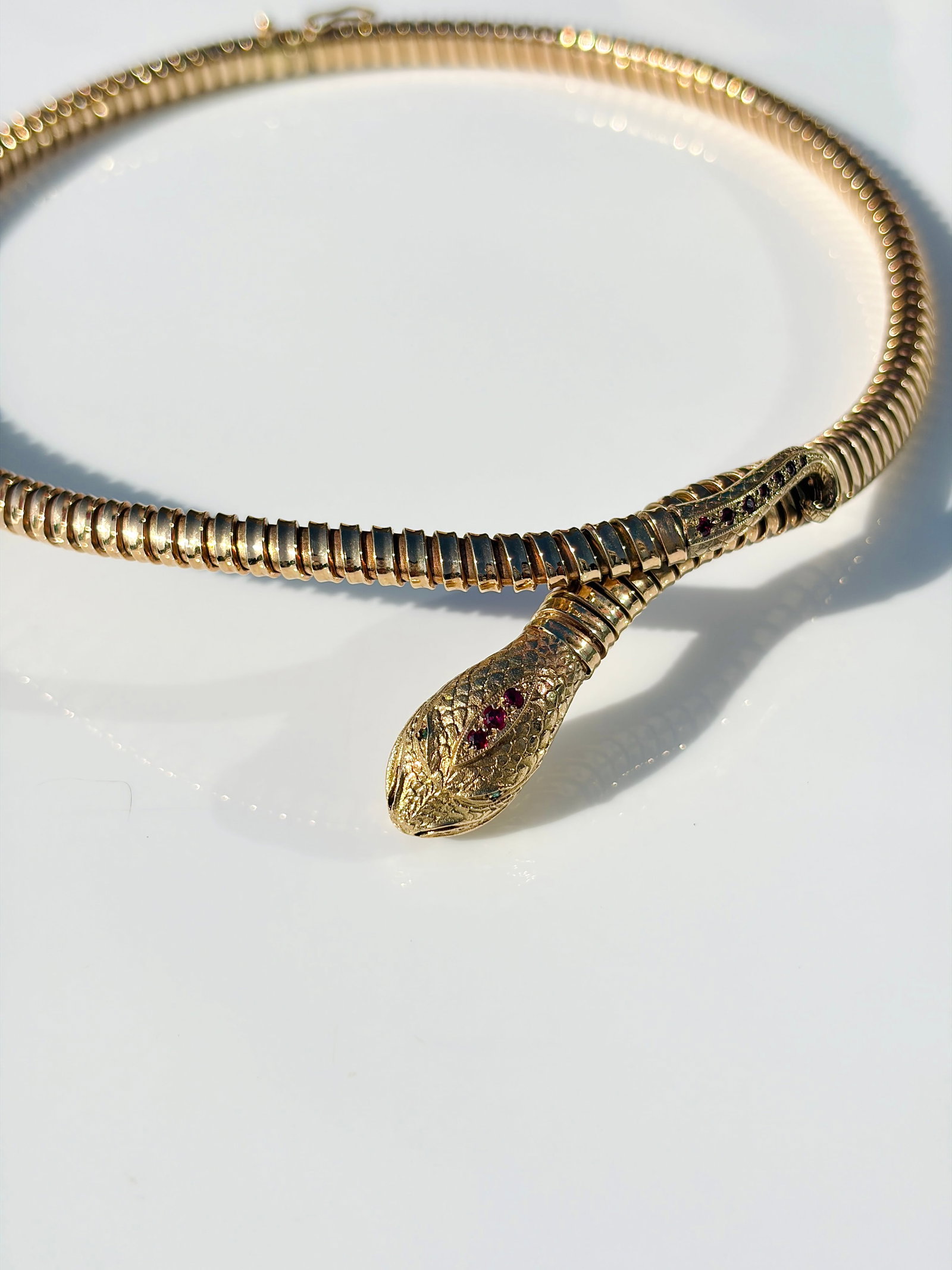 VINTAGE 9CT YELLOW GOLD SNAKE GAS PIPE NECKLACE WITH EMERALD EYES AND RUBY HEAD - 2