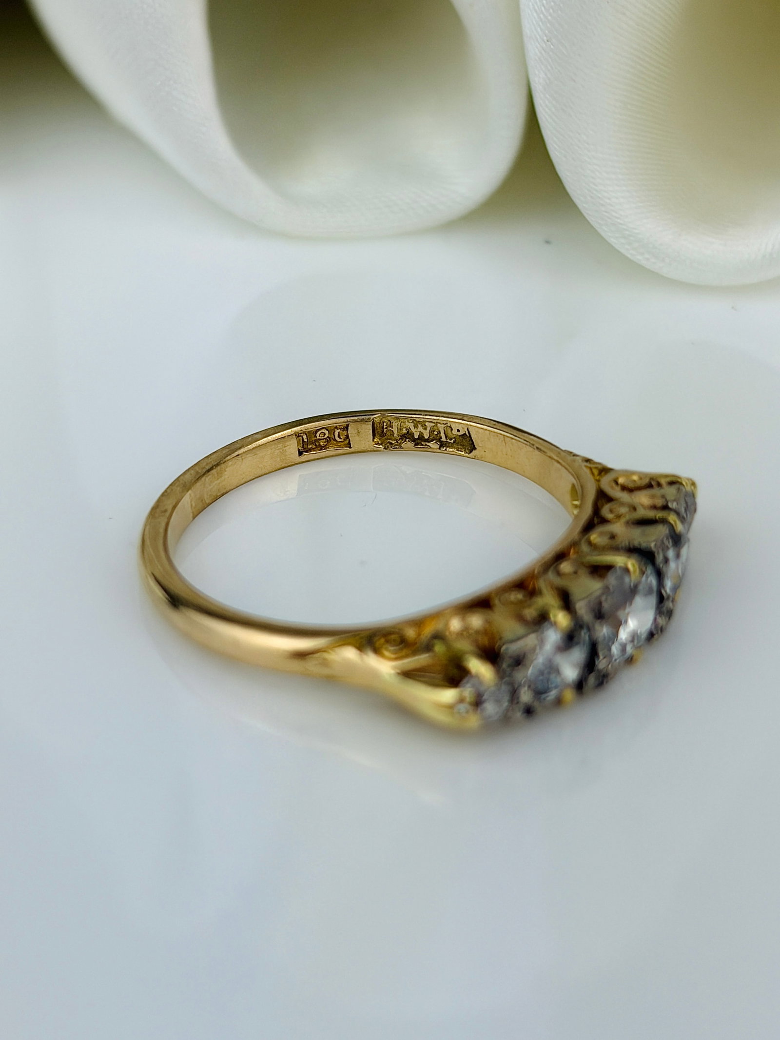 Edwardian 95pts Diamond and 18 Carat Gold Five-Stone Band Ring - 4