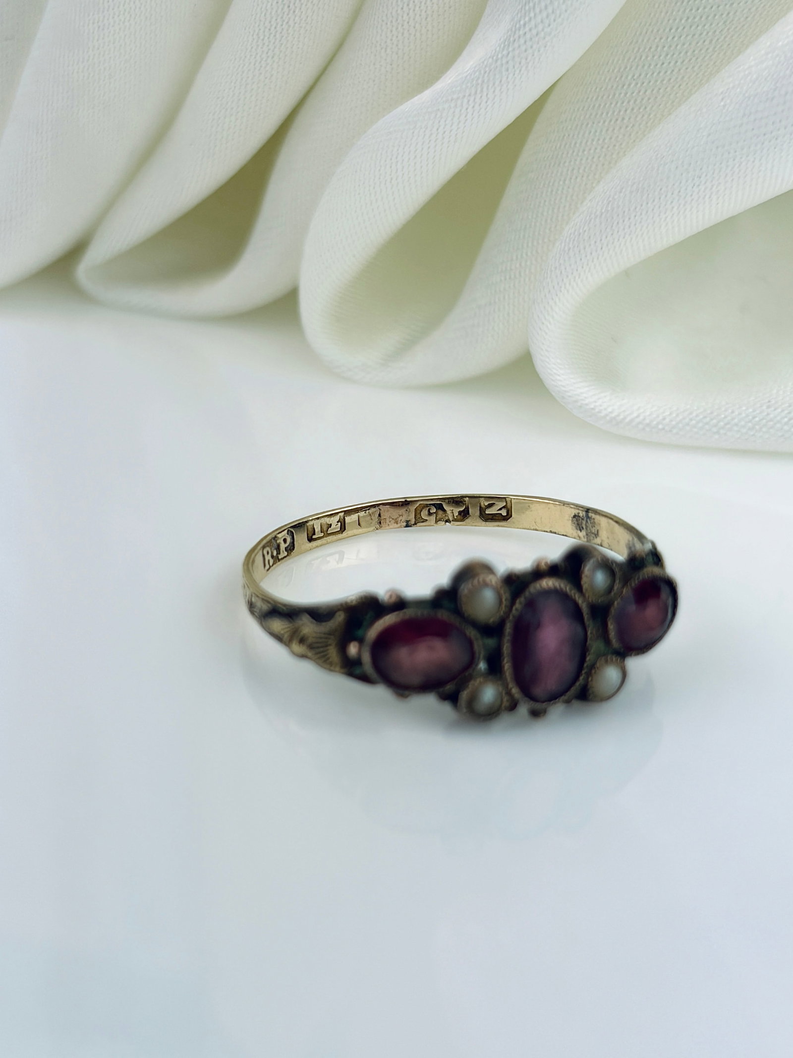 ANTIQUE 12CT GOLD AMETHYST AND PEARL ORNATE RING - 4