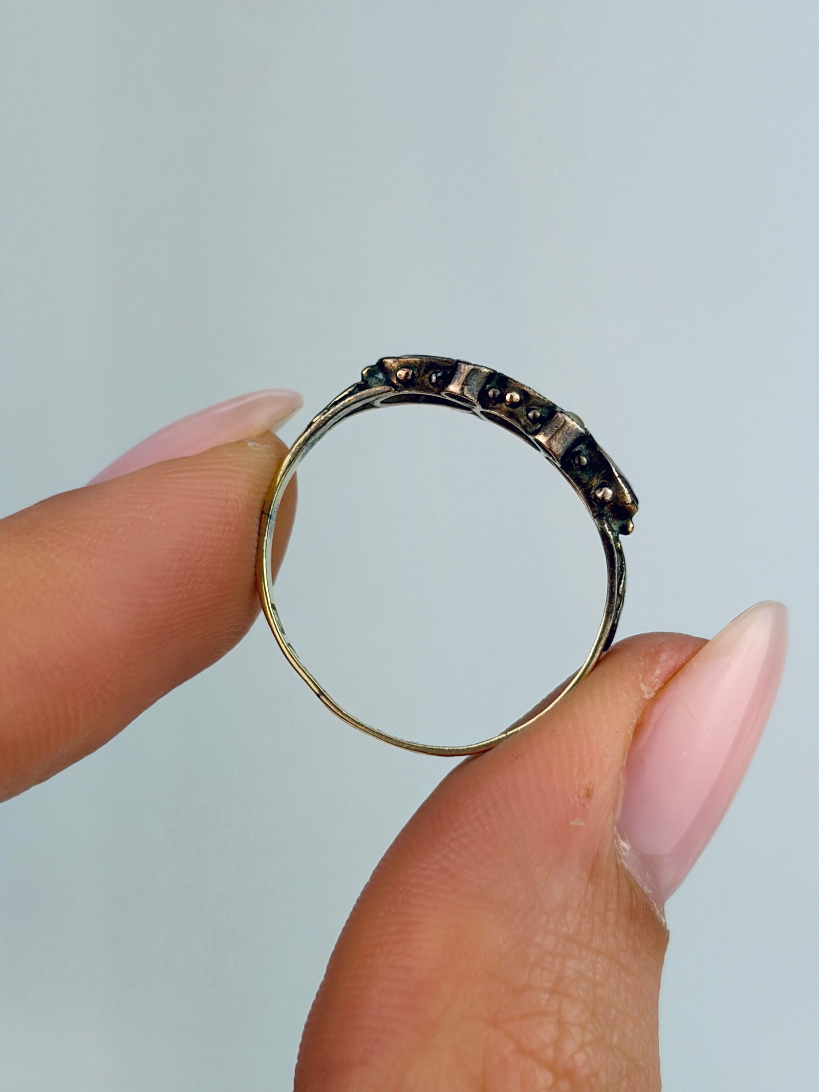 ANTIQUE 12CT GOLD AMETHYST AND PEARL ORNATE RING - 6