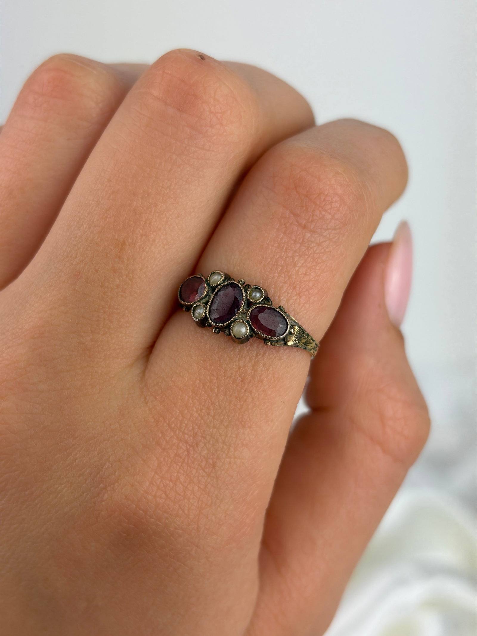 ANTIQUE 12CT GOLD AMETHYST AND PEARL ORNATE RING - 8