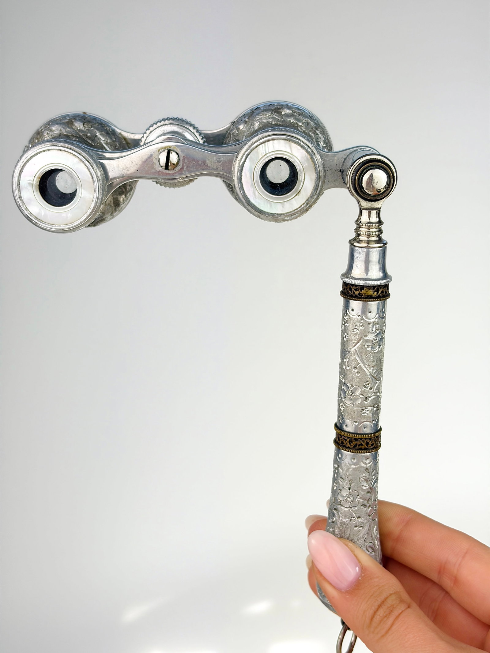 AMAZING QUALITY ANTIQUE WHITE METAL MOTHER OF PEARL OPERA GLASSES - 3