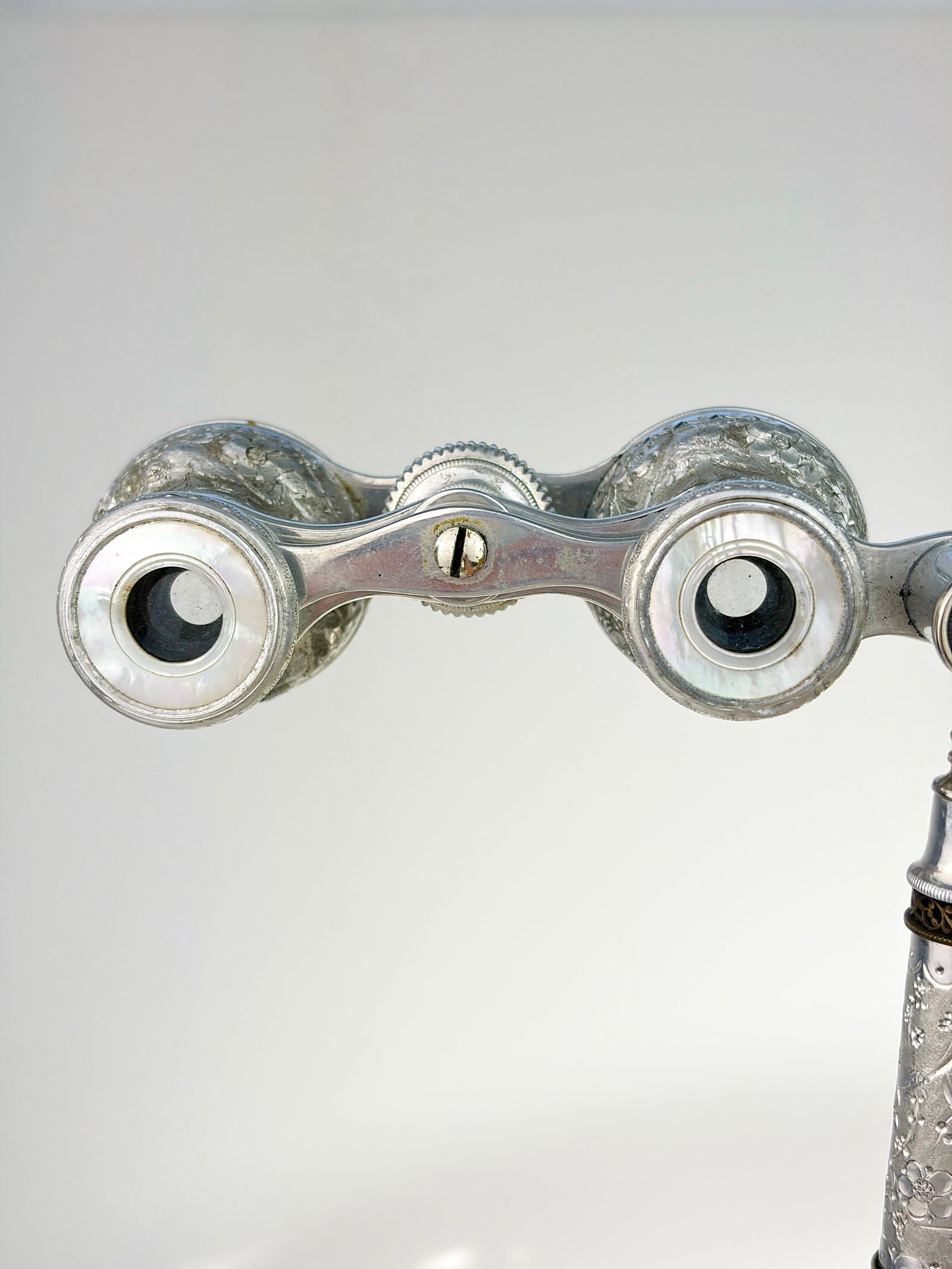 AMAZING QUALITY ANTIQUE WHITE METAL MOTHER OF PEARL OPERA GLASSES - 4