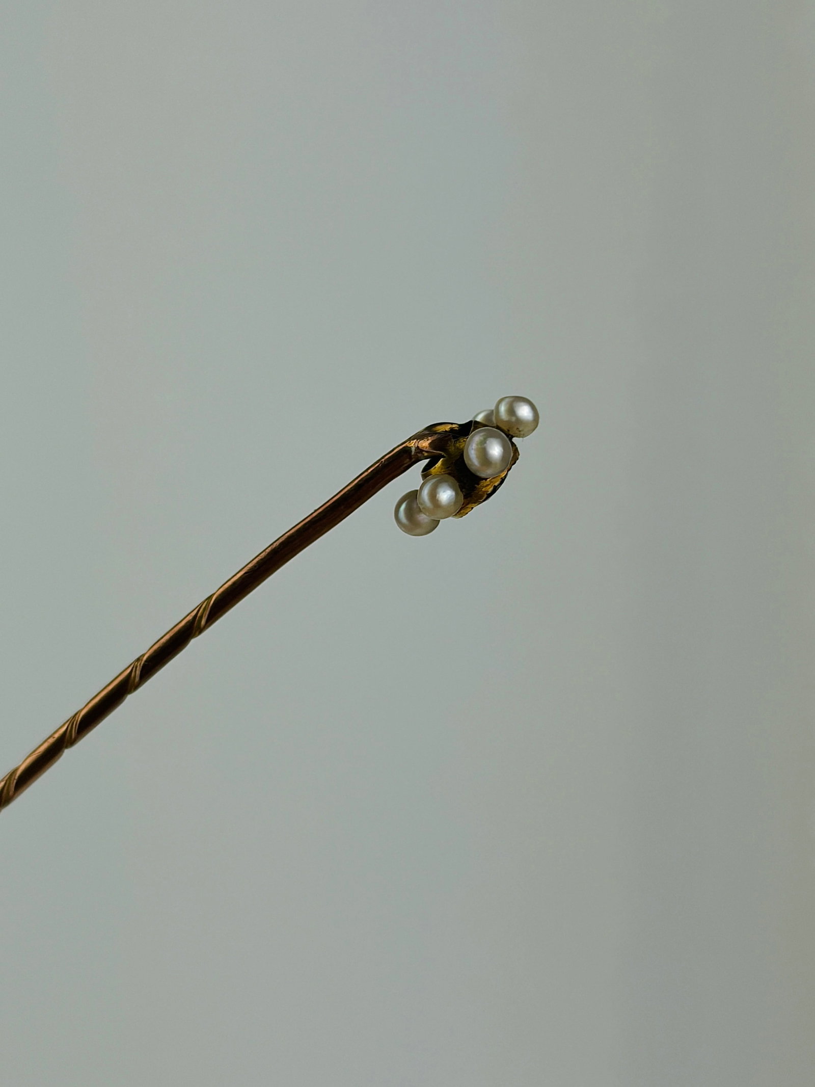 antique sweet 9ct gold floral stick pin - 2