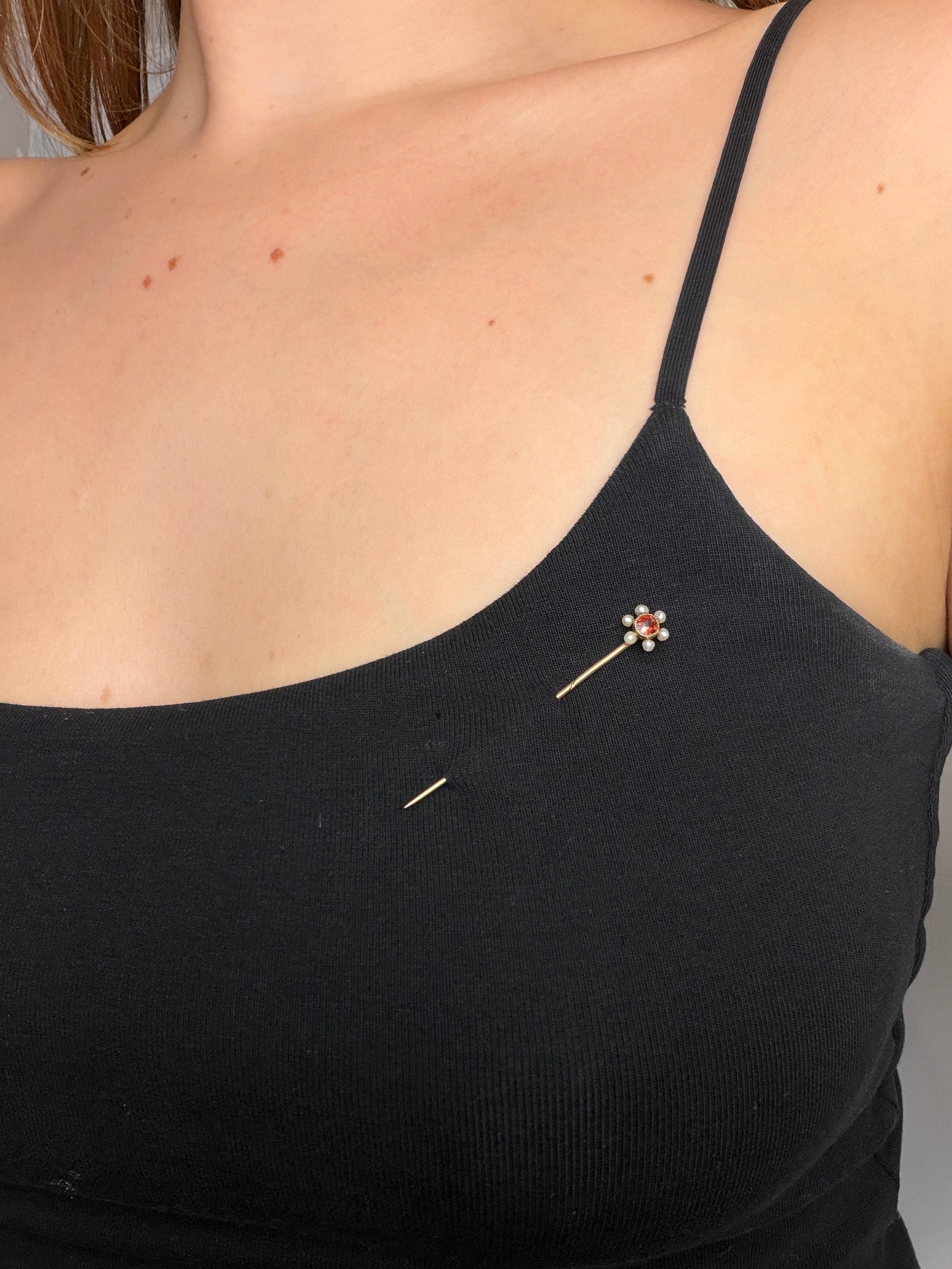 antique sweet 9ct gold floral stick pin - 6