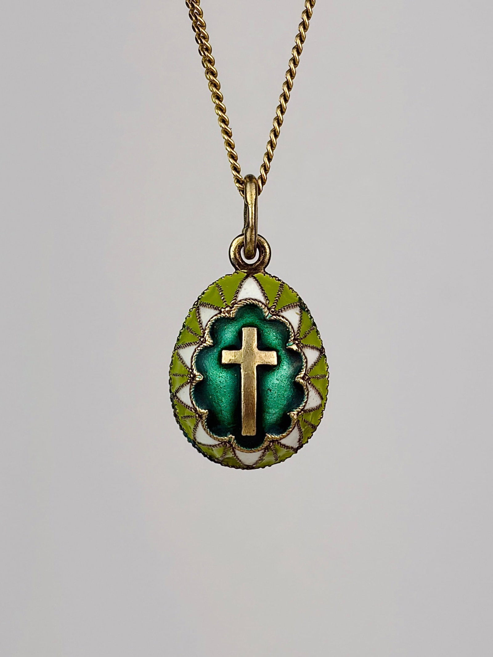 Wonderful 960 Silver Russian Enamel Egg Pendant with Cross Motif: wonderful 960 Russian enamel egg pendant with cross motif Stunning green and white enamel russian egg! Weight: 6.48g Size: 25x13x13mm Materials: 960 silver Hallmarks: Stamped