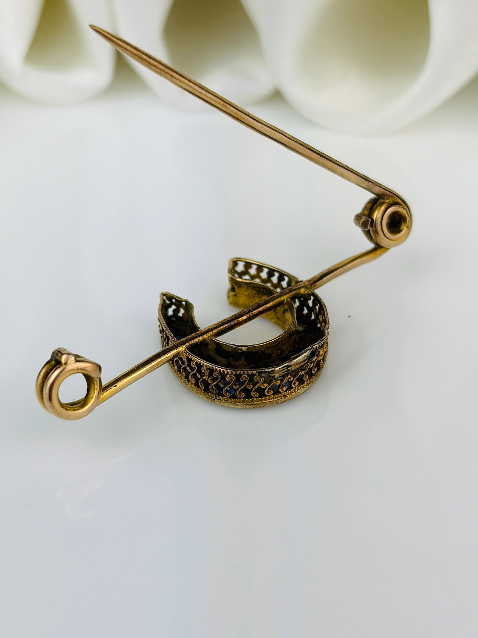 Antique Gold Sapphire and Diamond Horseshoe Safety Pin Brooch in Gold - 5