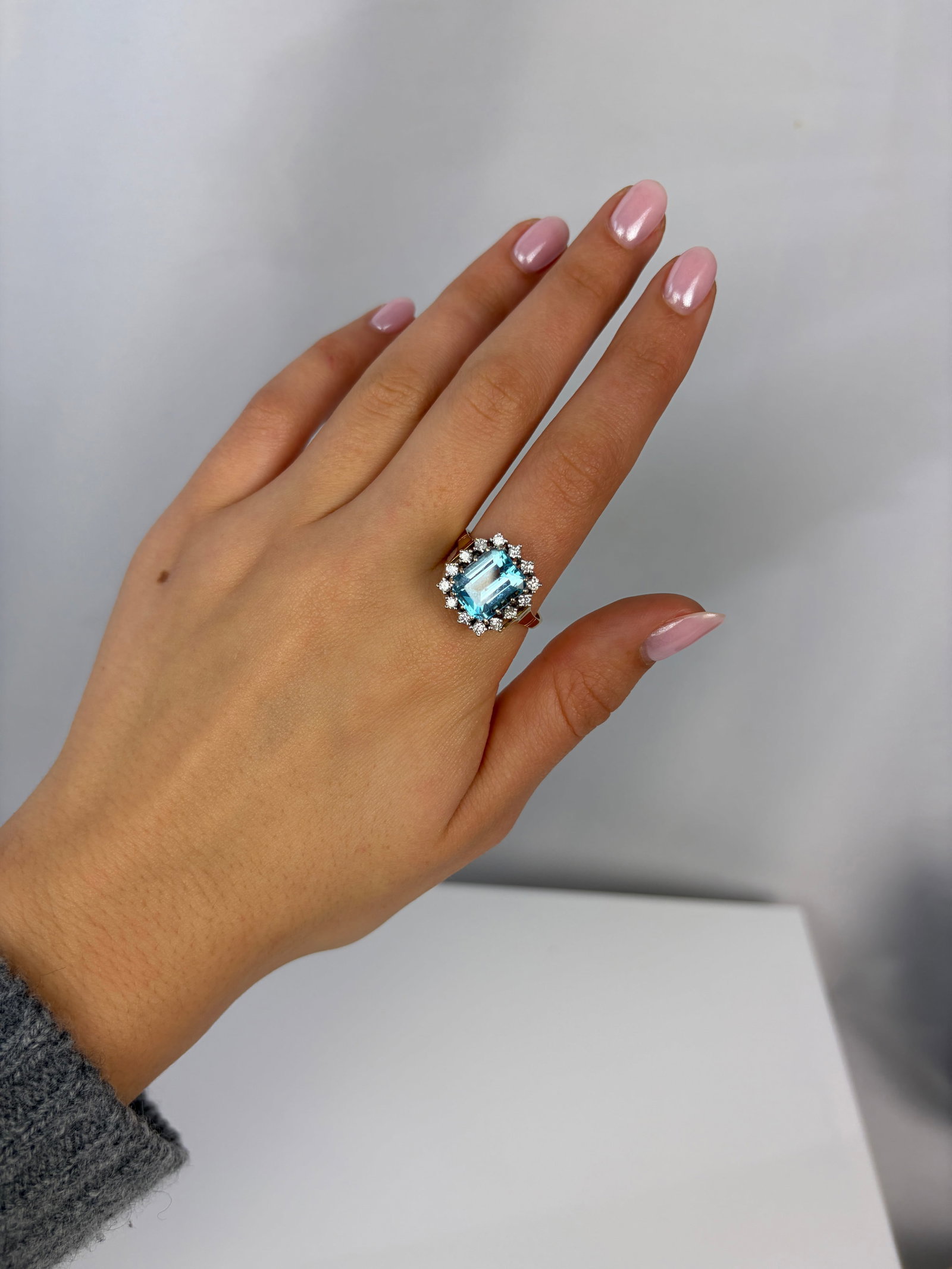 Vintage Aquamarine and Diamond 18ct Gold and Platinum Cluster Ring - 10