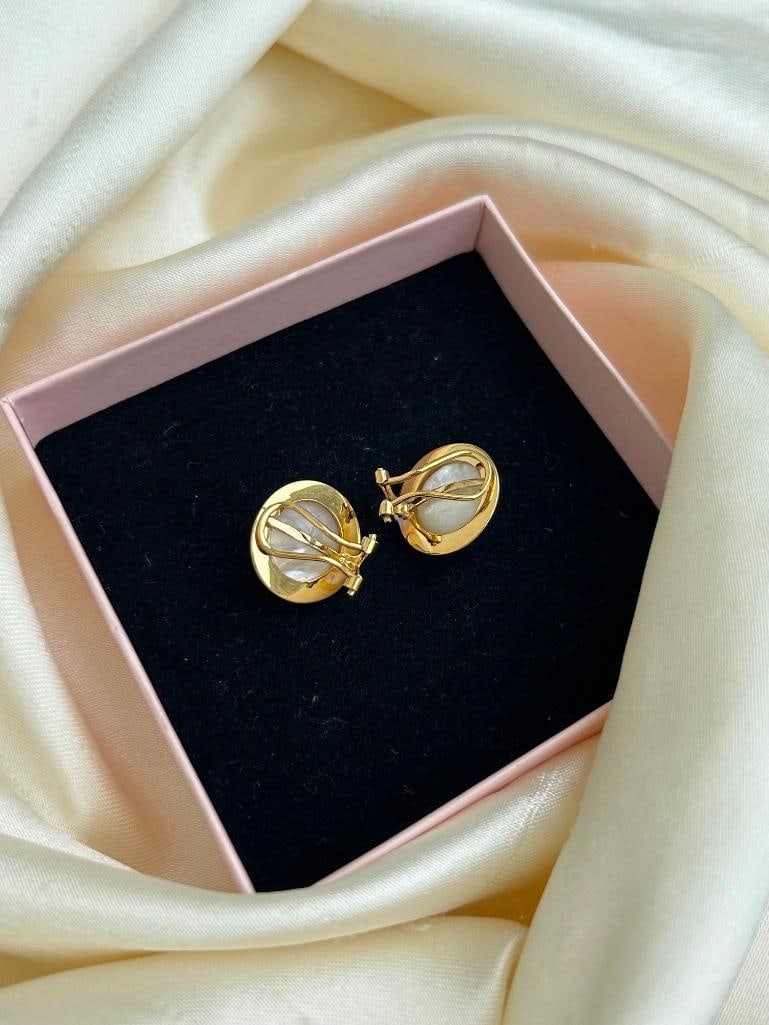 Heavy 18ct yellow gold diamond and Pearl earrings - 10