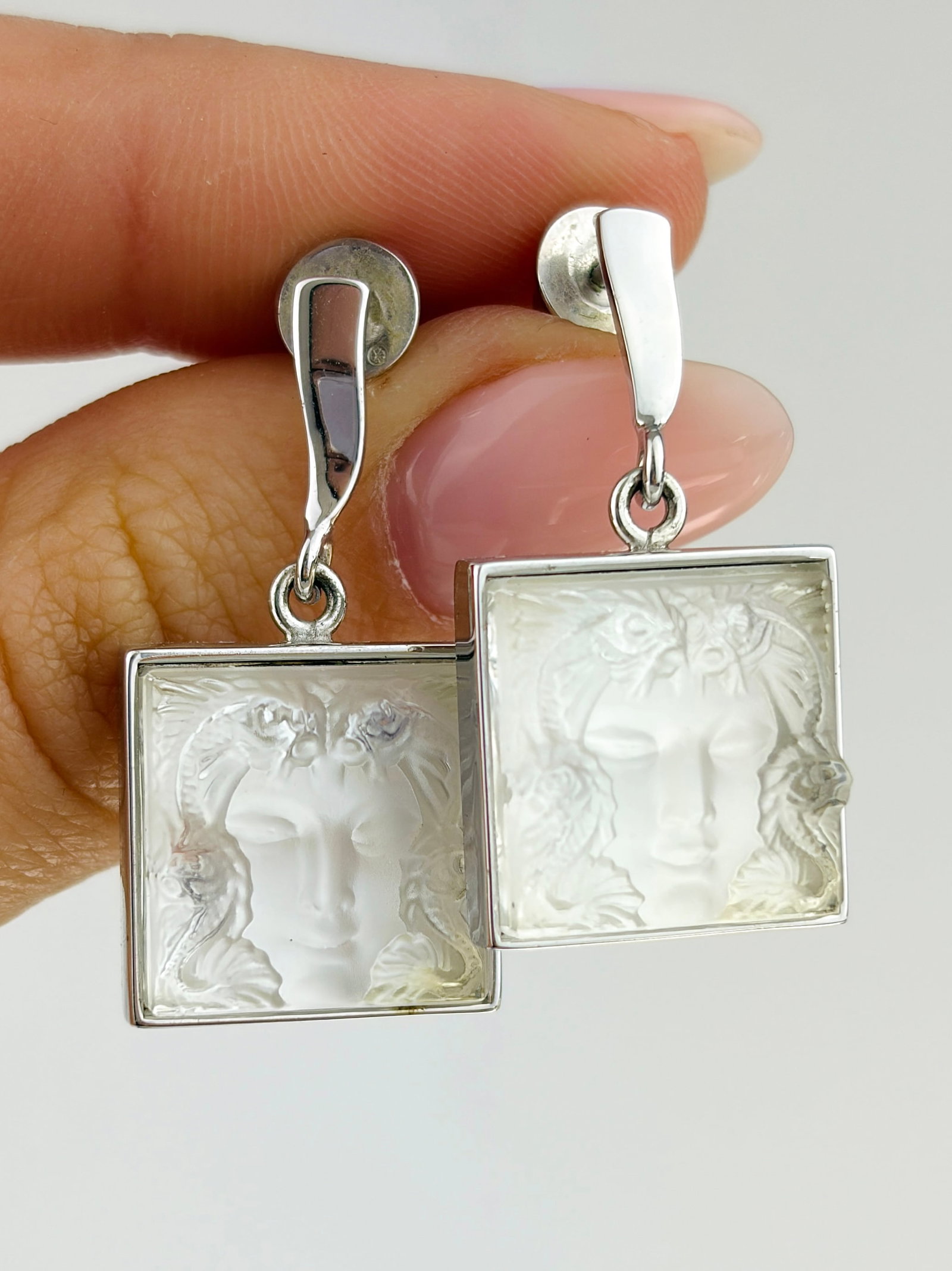 LALIQUE STERLING SILVER ARETHUSE MASQUE DE FEMME EARRINGS IN BOX: LALIQUE STERLING SILVER ARETHUSE MASQUE DE FEMME EARRINGS IN BOX Gorgeous earrings. Weight: 13.48g Size: 29x15mm Materials: Sterling silver Hallmarks: Stamped 925 Condition: Very good