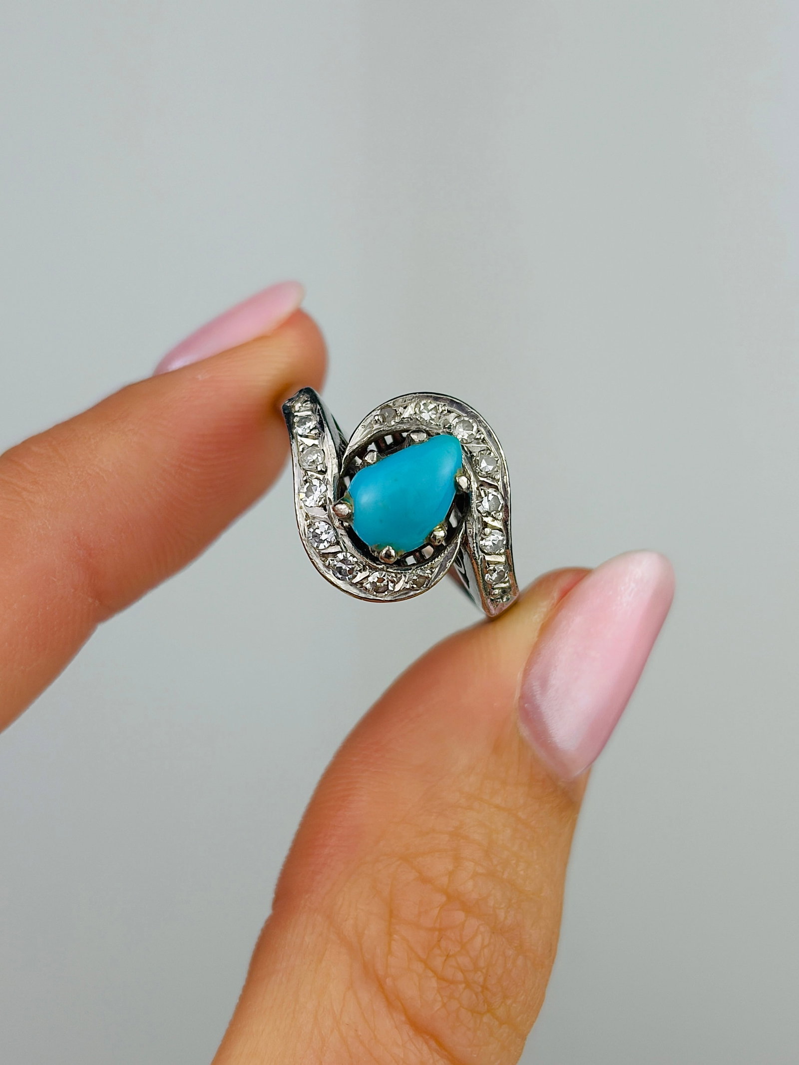 Vintage Diamond and Turquoise Platinum Swirl Ring - 5