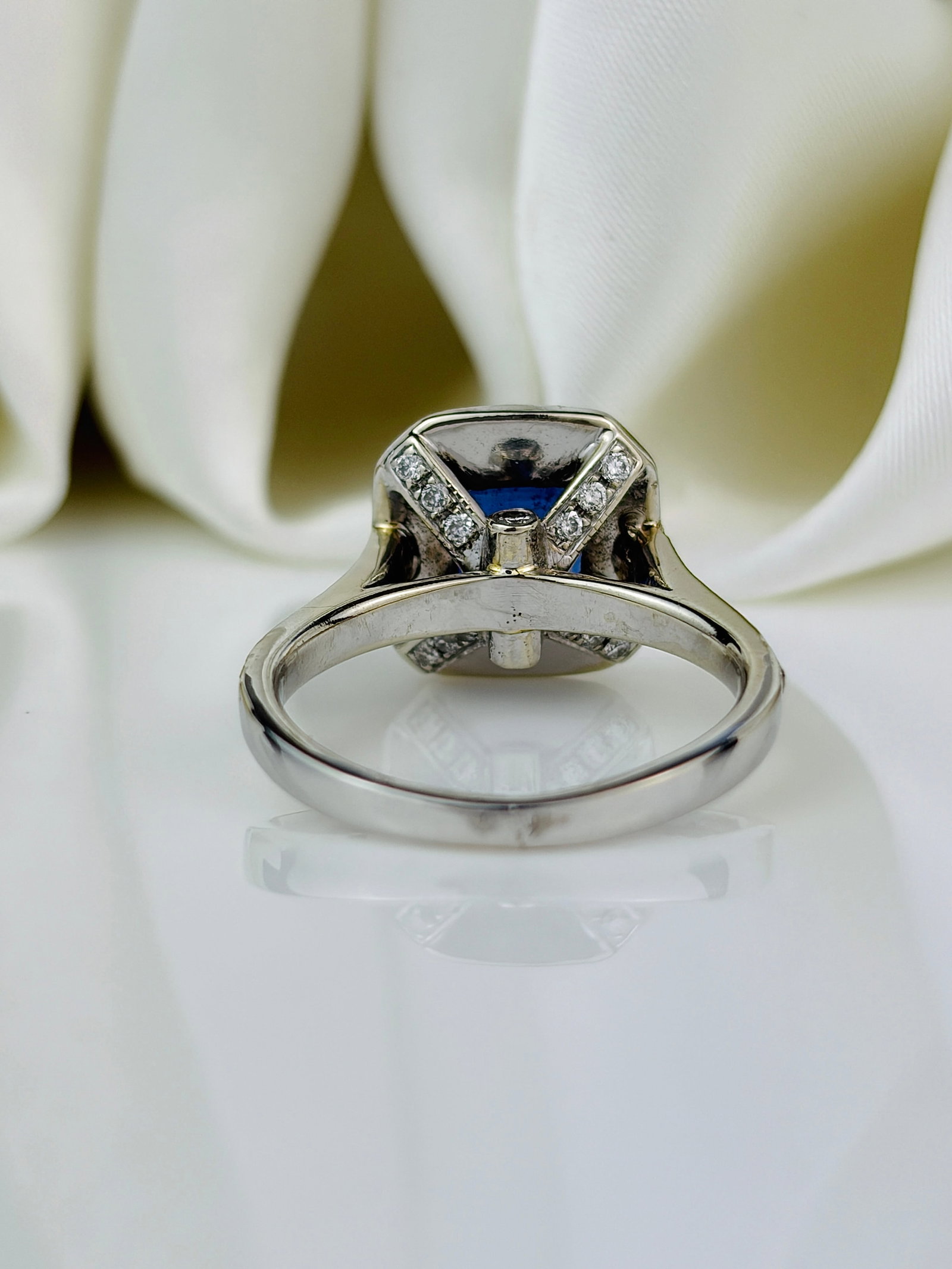 Vintage Sapphire and Diamond Encrusted 18ct White Gold Panel Ring - 3