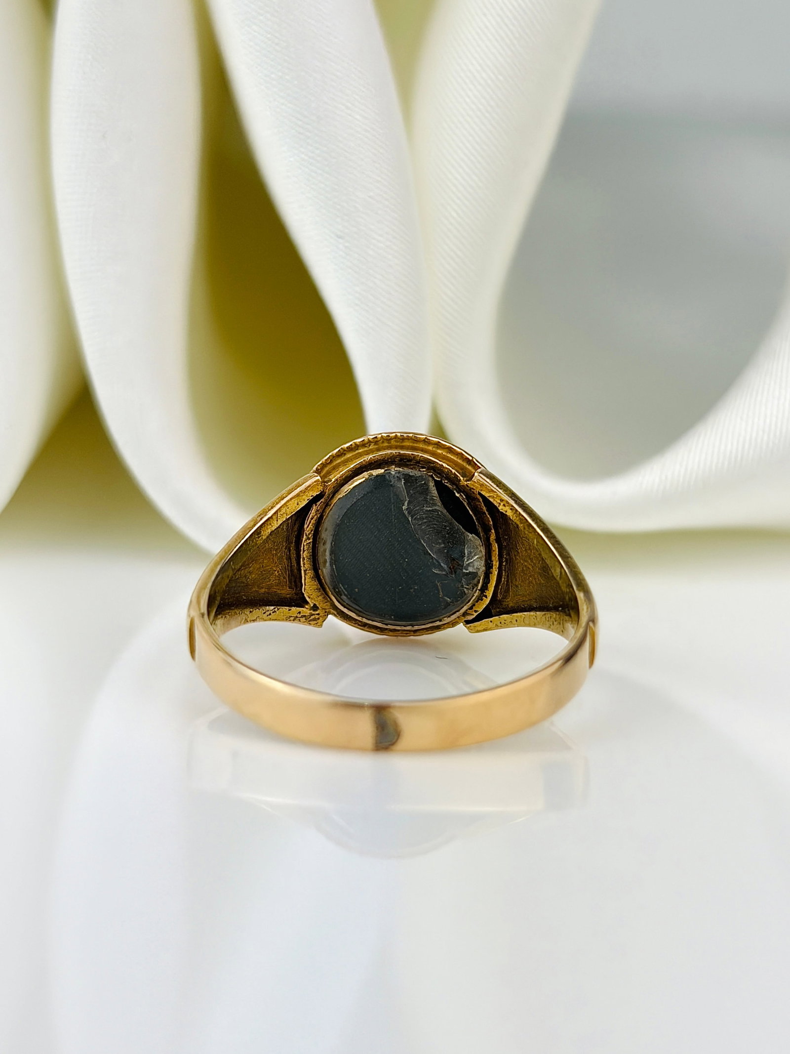 antique 15ct yellow gold diamond and pearl black enamel locket back ring - 3