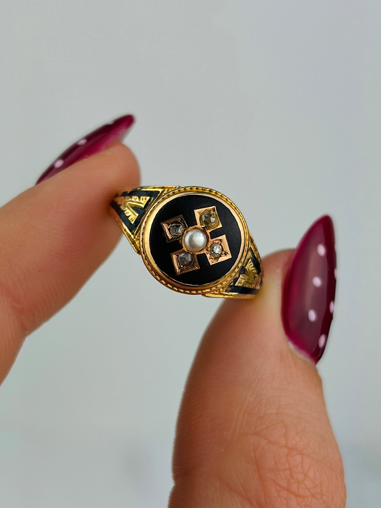 antique 15ct yellow gold diamond and pearl black enamel locket back ring - 5