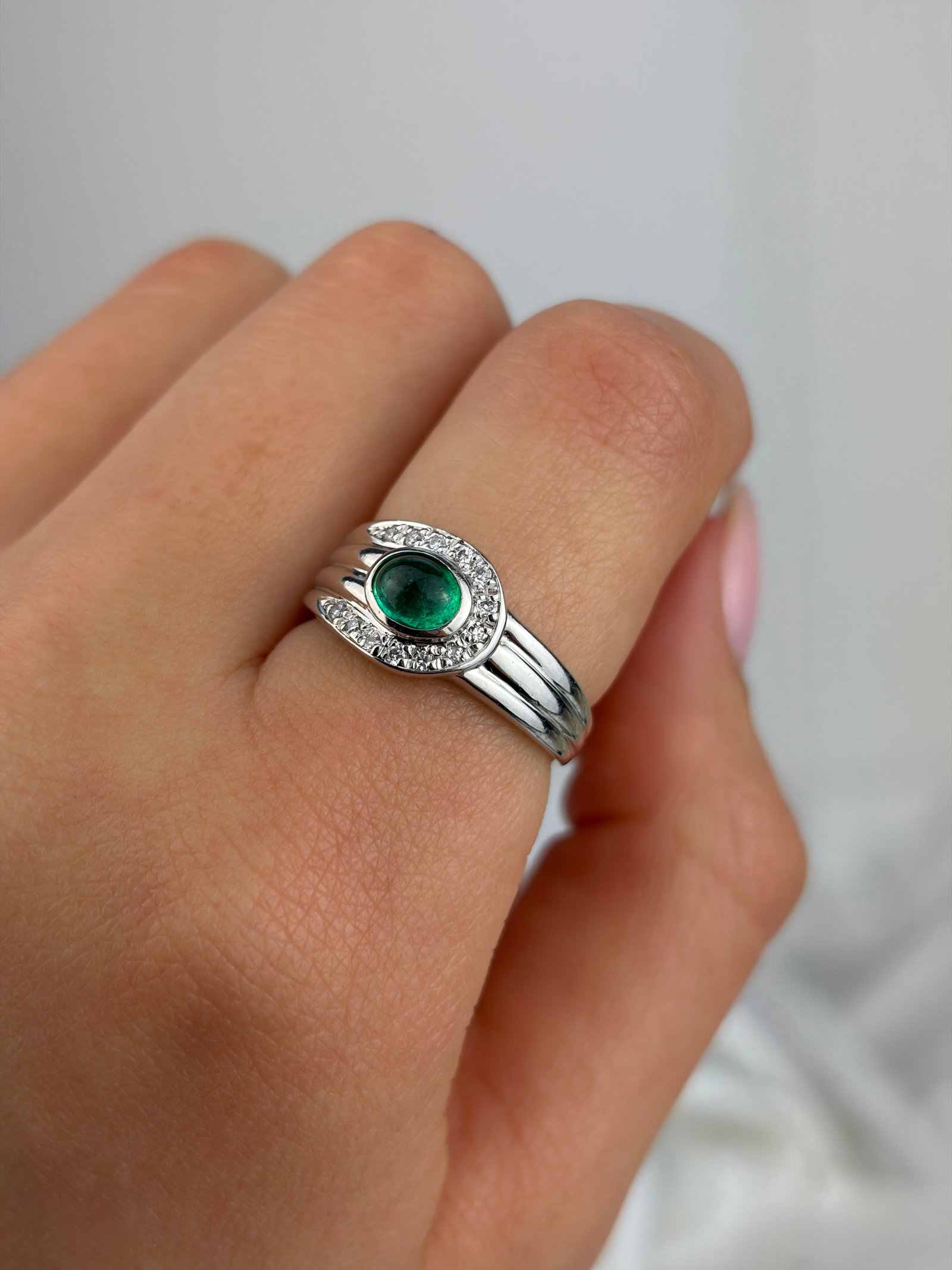 VINTAGE PLATINUM CABOCHON EMERALD AND DIAMOND WRAP RING - 8