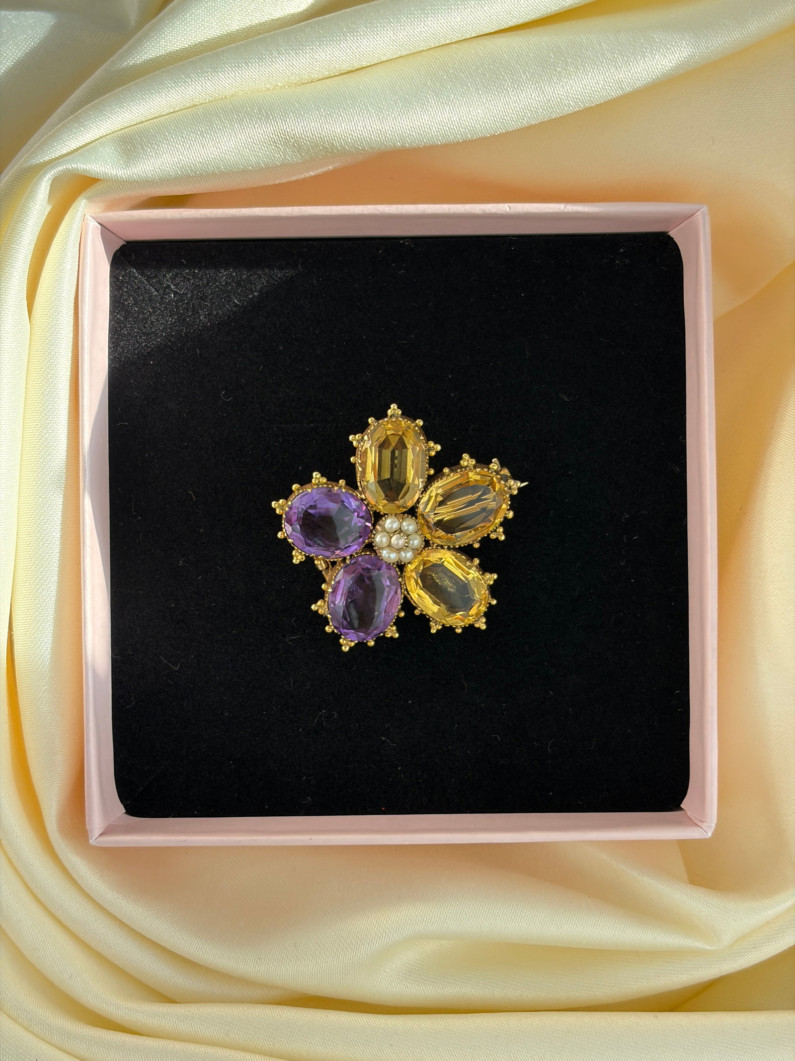 Georgian Era Amethyst and Citrine Large Flower Brooch in Gold - 6