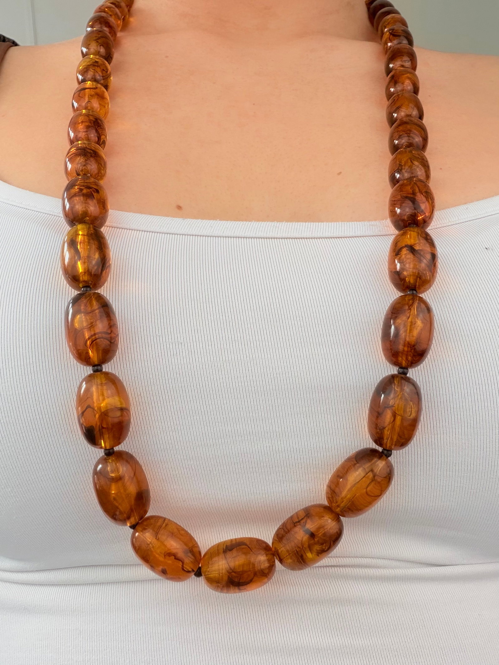 ANTIQUE AMBER BAKALITE NECKLACE - 4