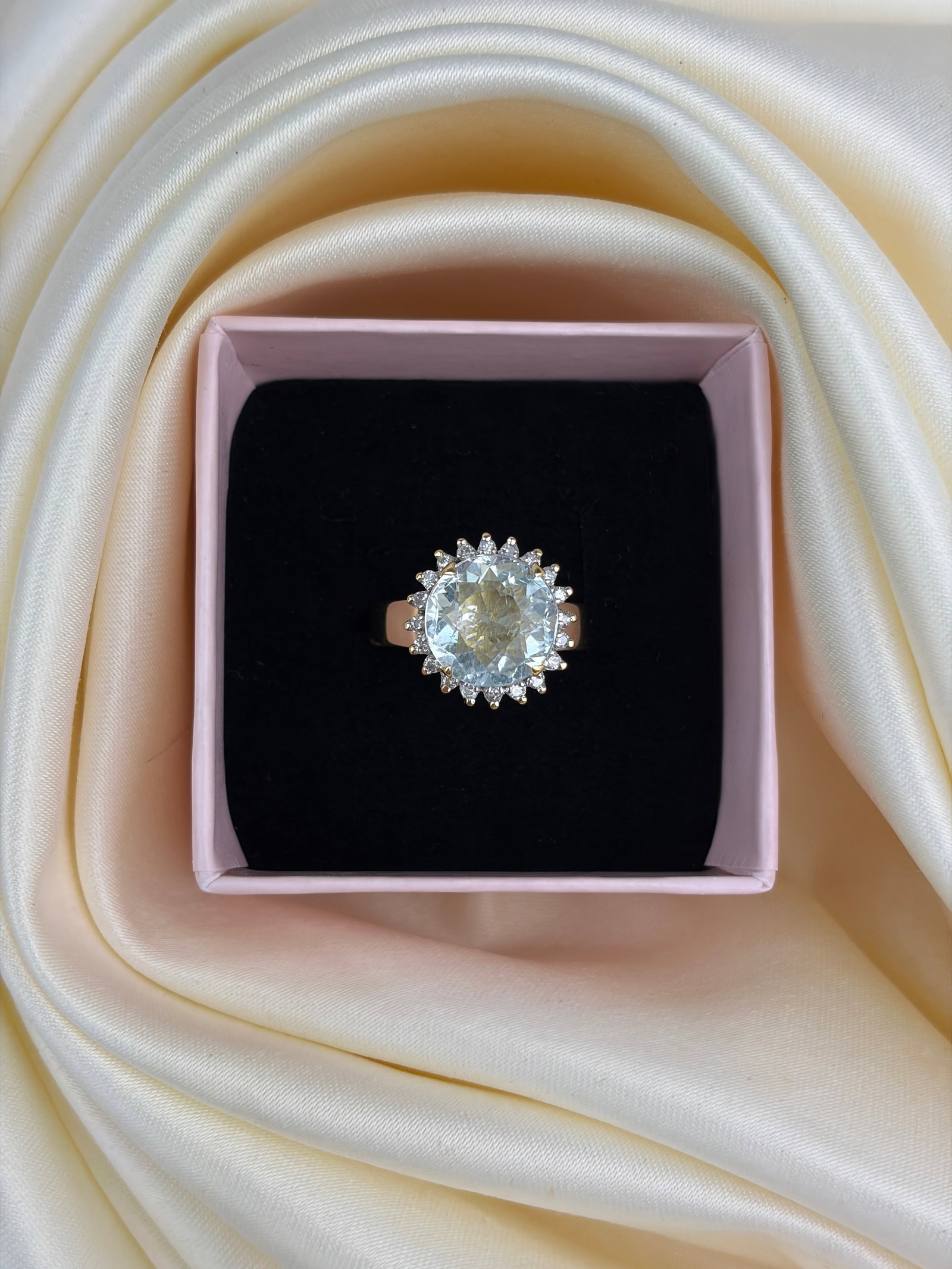 chunky 18ct yellow gold 4.18ct aquamarine and diamond ring - 7