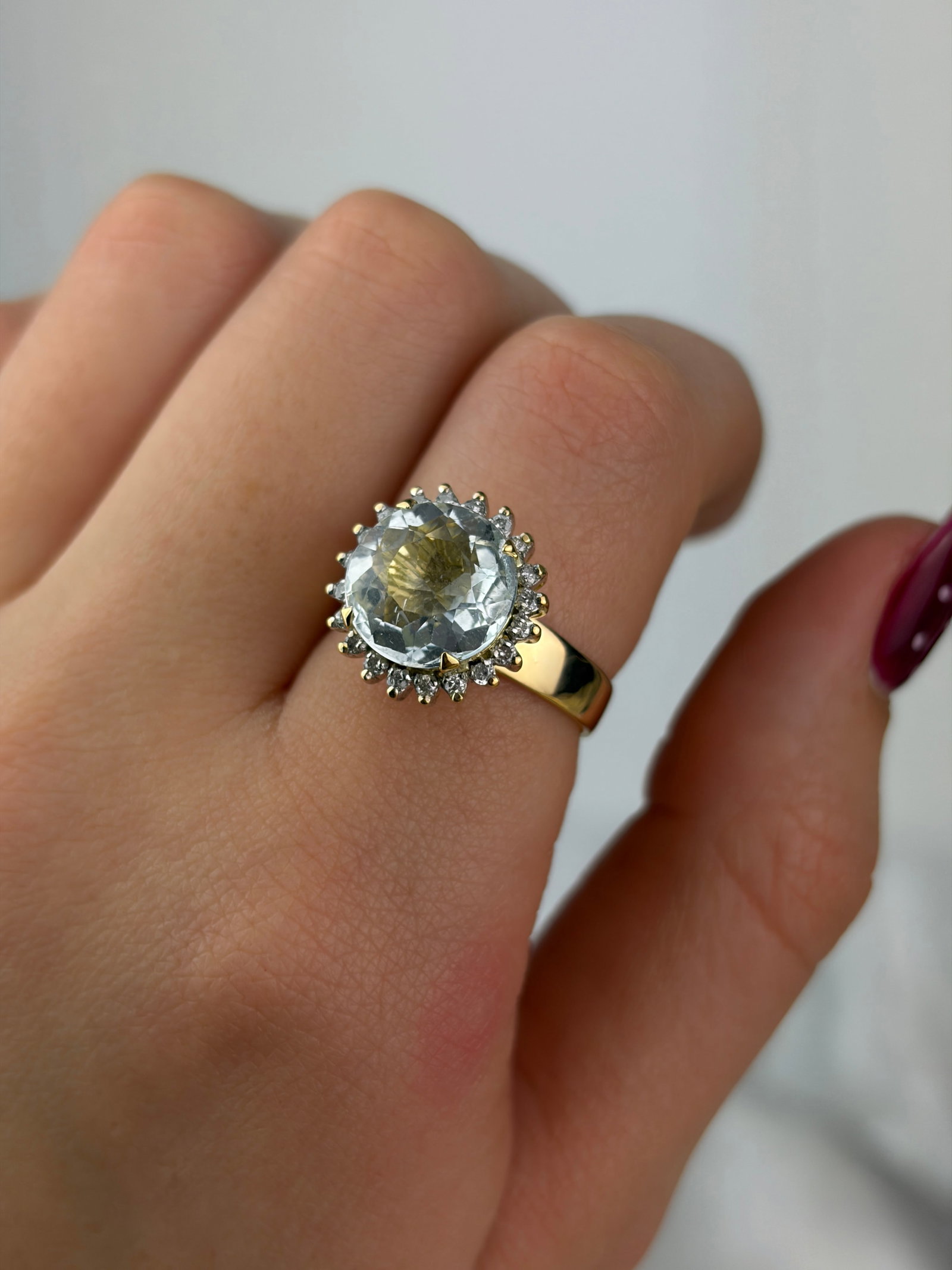 chunky 18ct yellow gold 4.18ct aquamarine and diamond ring - 9