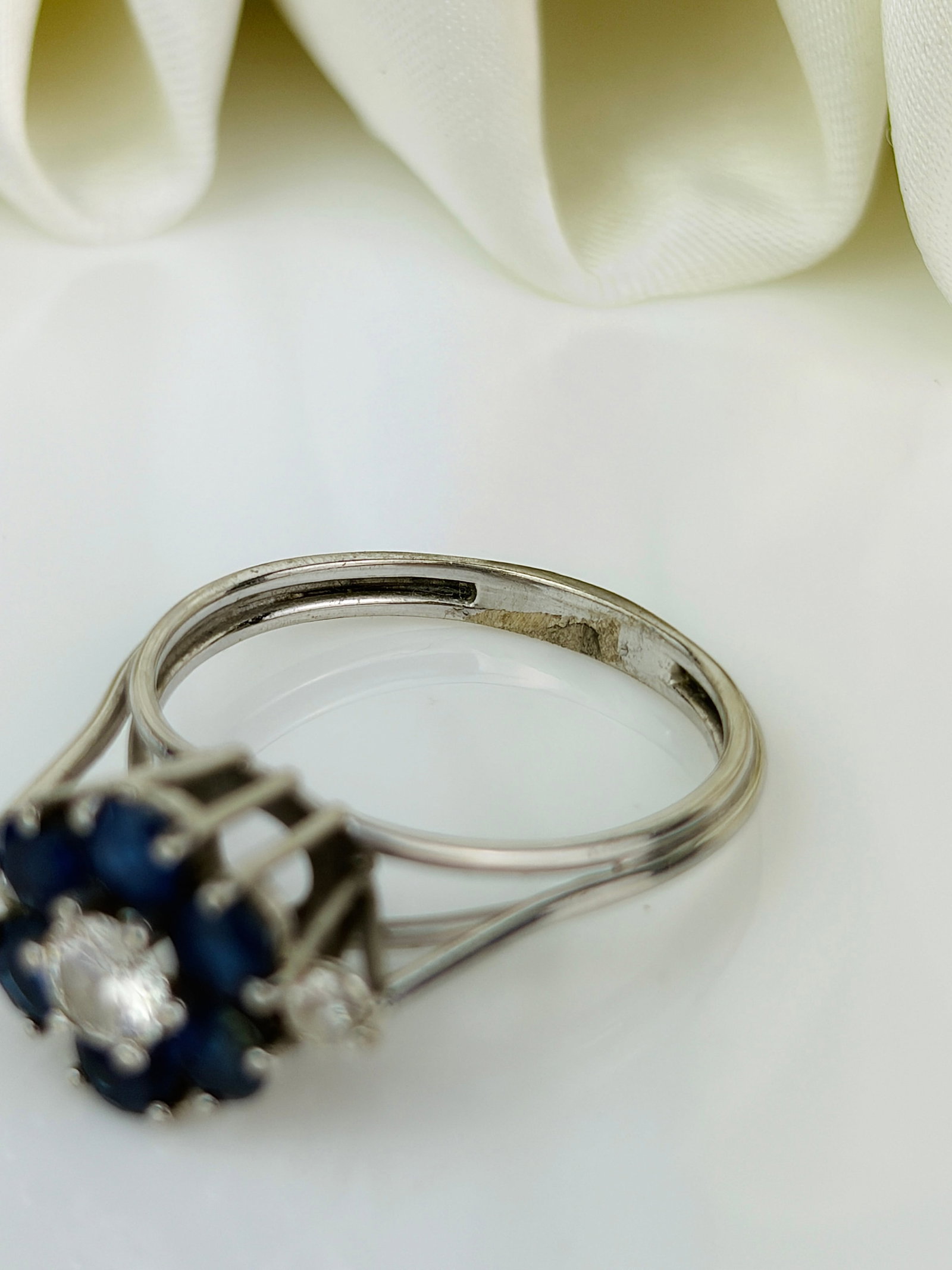 Chunky Vintage Sapphire and Diamond Platinum Cluster Ring - 4