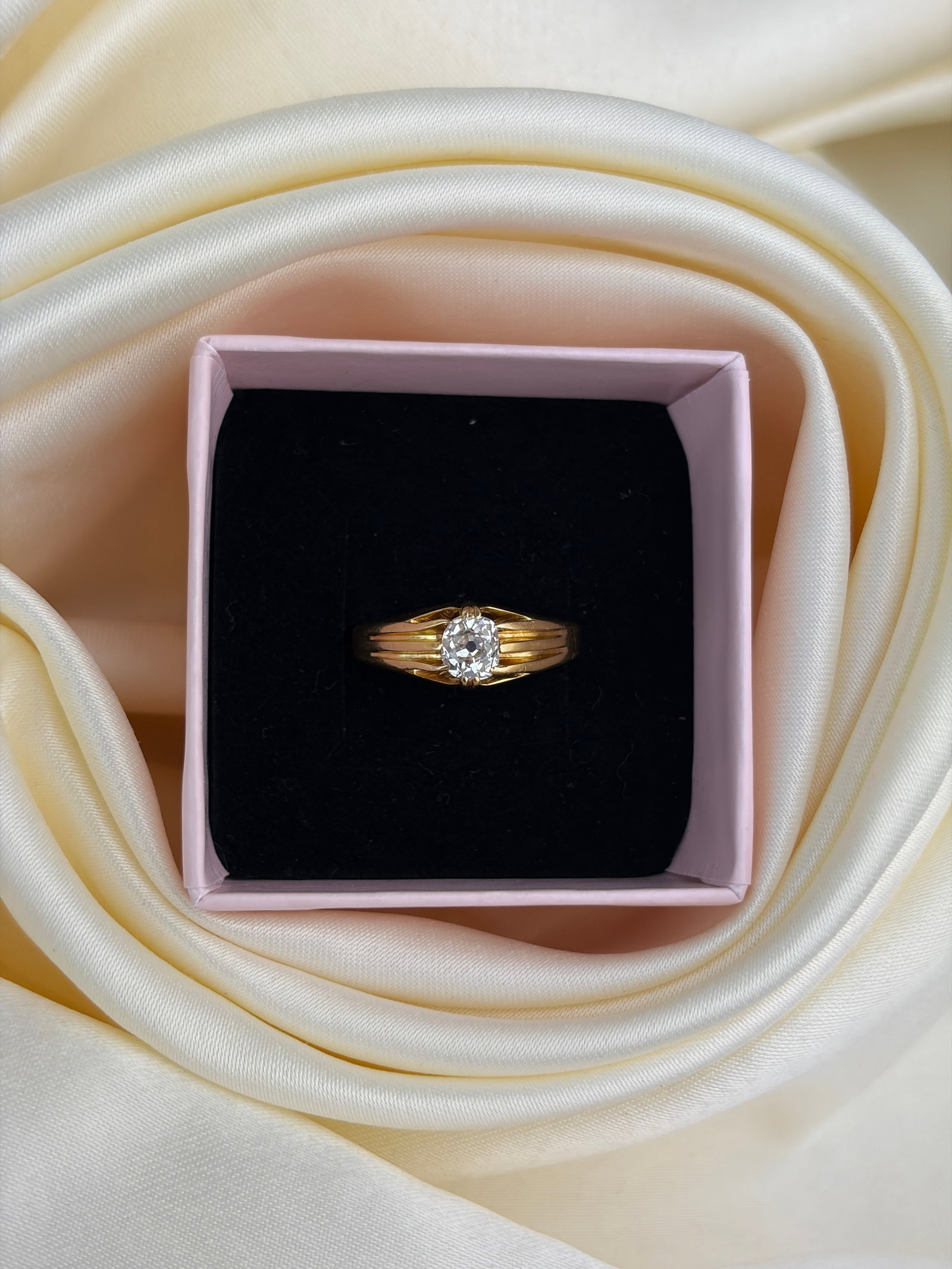 chunky antique .55pt diamond belcher ring in 18ct gold - 9