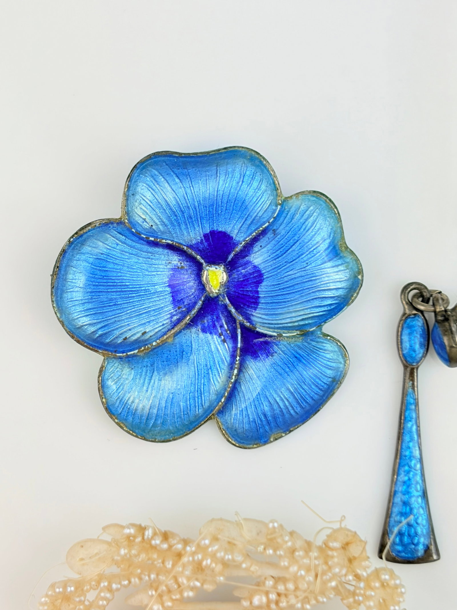 MIXED LOT SILVER ENAMEL BROOCH, EARRINGS, SEED PEARLS ETC AF - 3