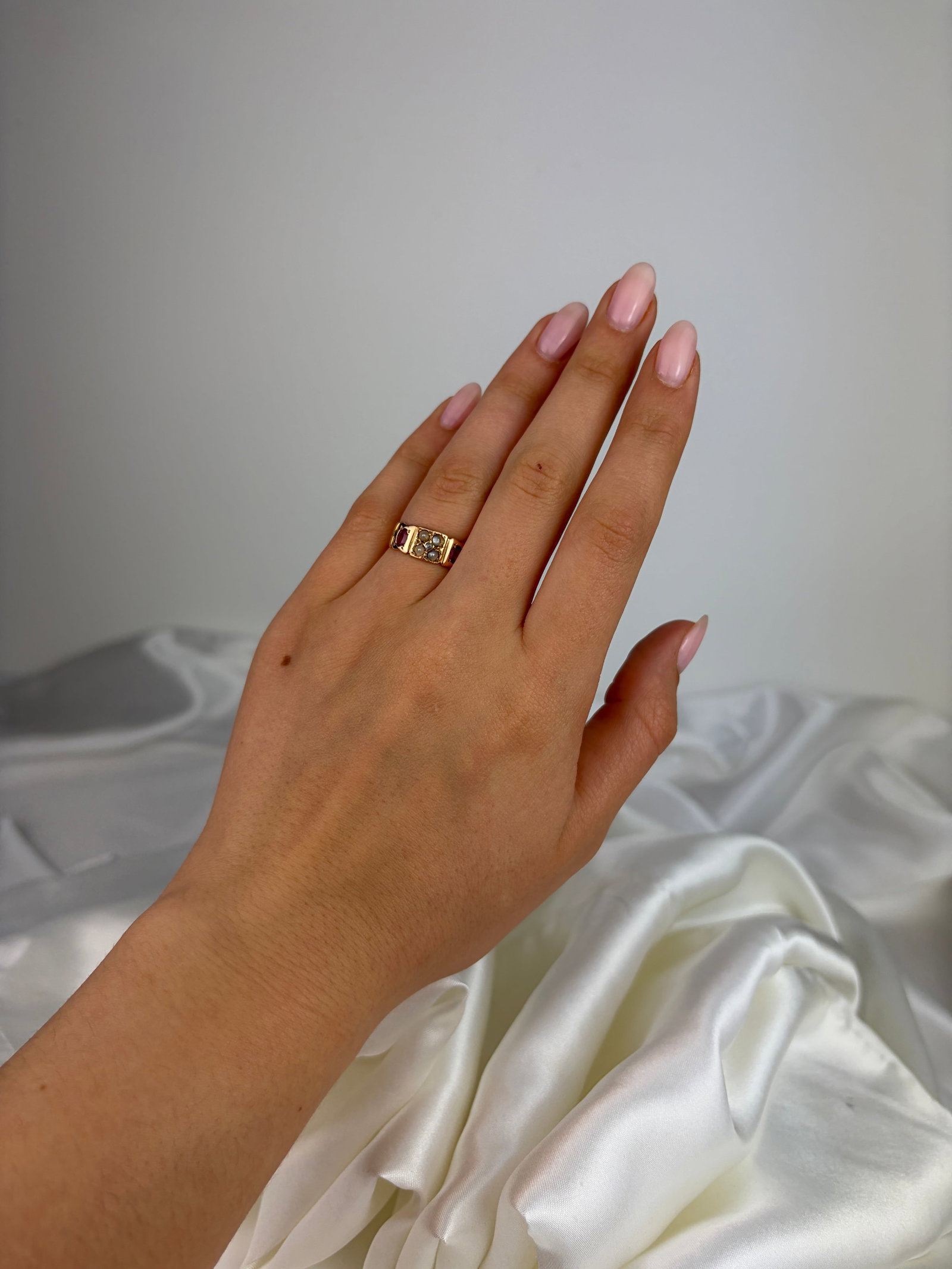 ANTIQUE 15CT YELLOW GOLD AMETHYST AND PEARL RING - 7