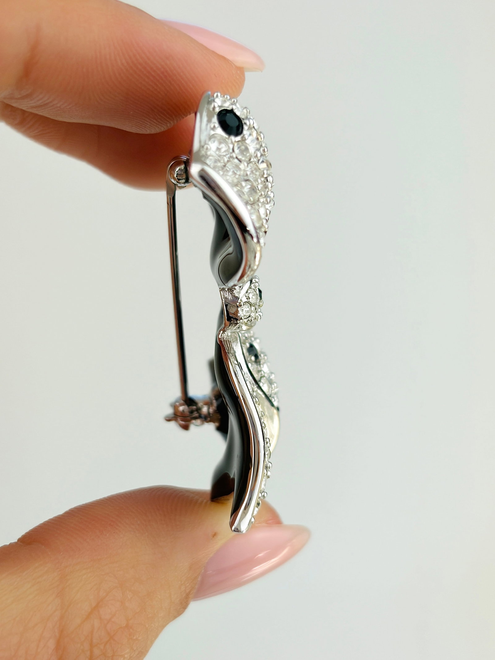 SWAROVSKI PAVÉ CRYSTAL RIBBON BROOCH - 3