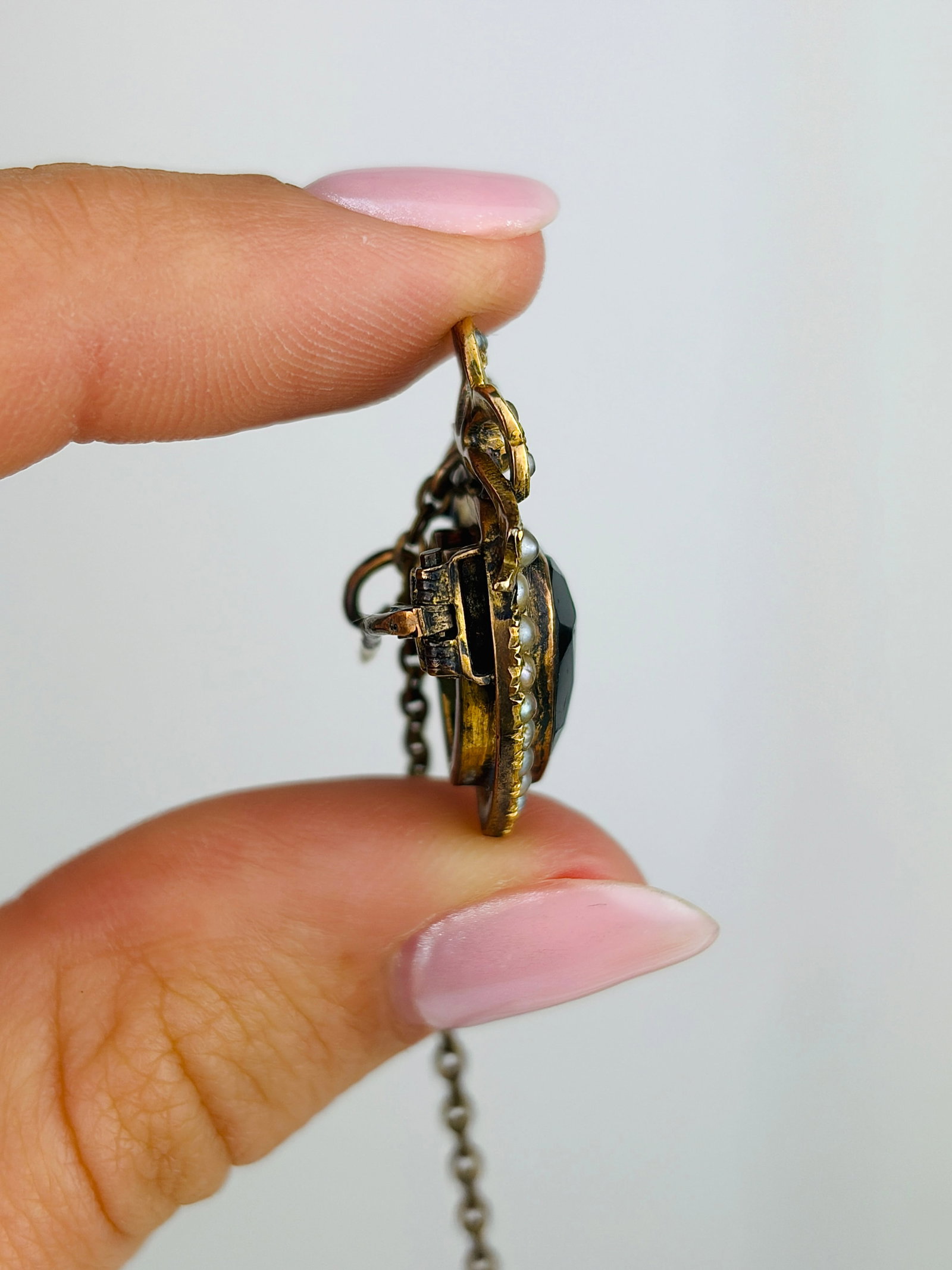 Edwardian 9ct Gold Green Paste and Pearl Heart Brooch - 2