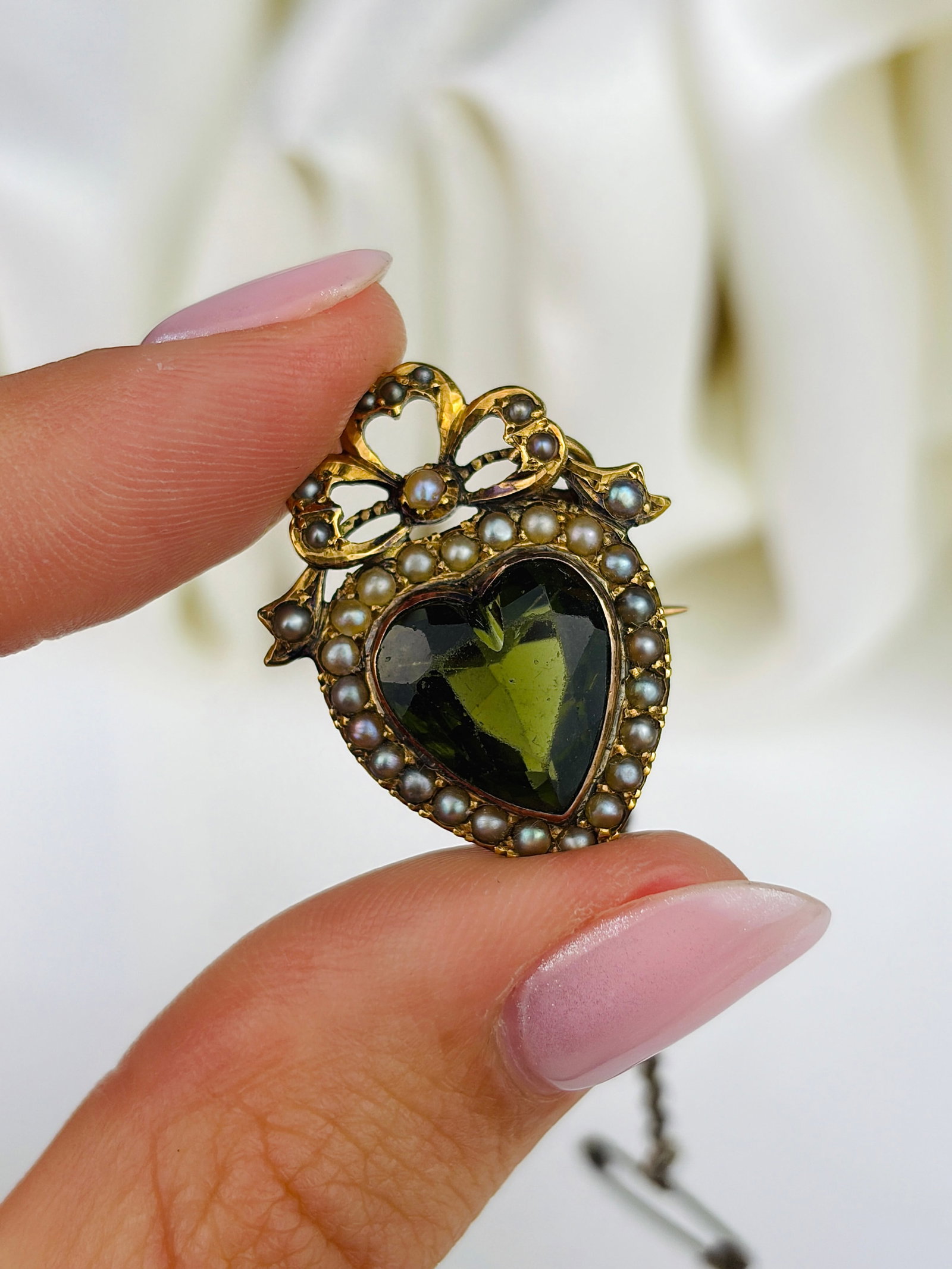 Edwardian 9ct Gold Green Paste and Pearl Heart Brooch - 4