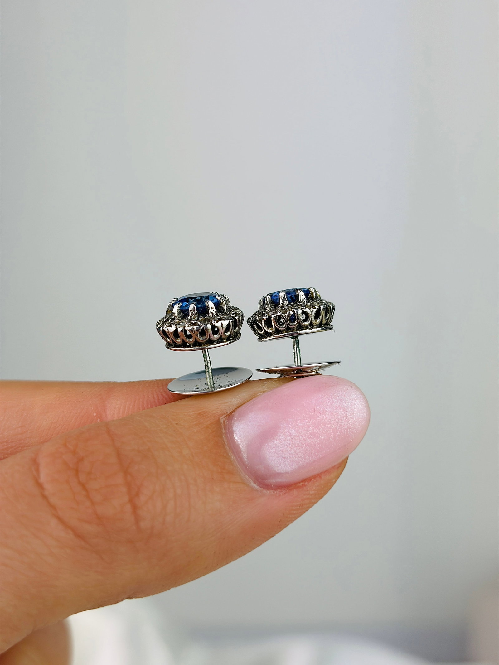 Vintage Tanzanite and Diamond 18ct White Gold Cluster Stud Earrings - 2