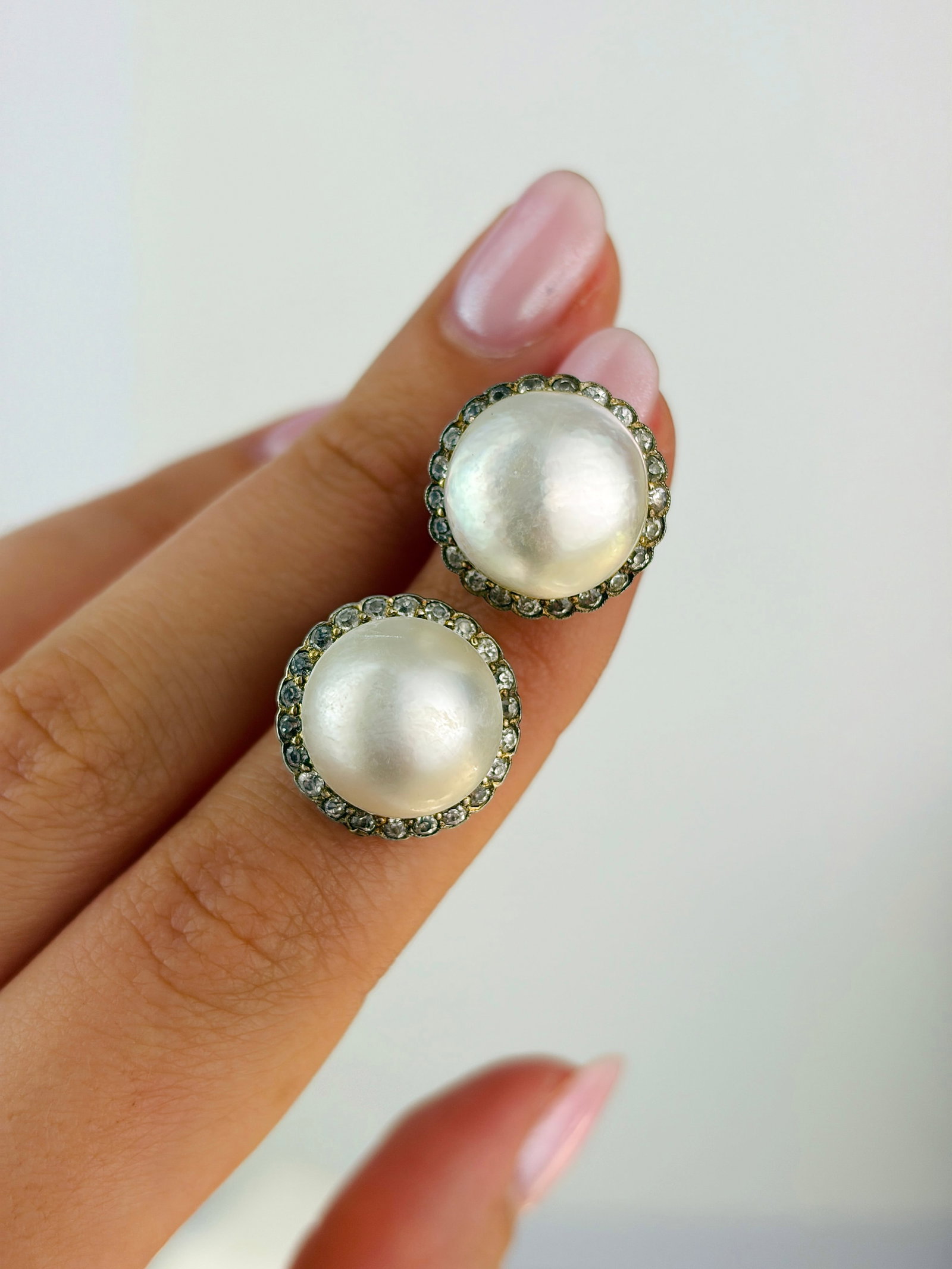Extra large pearl and diamond earrings in gold - 4