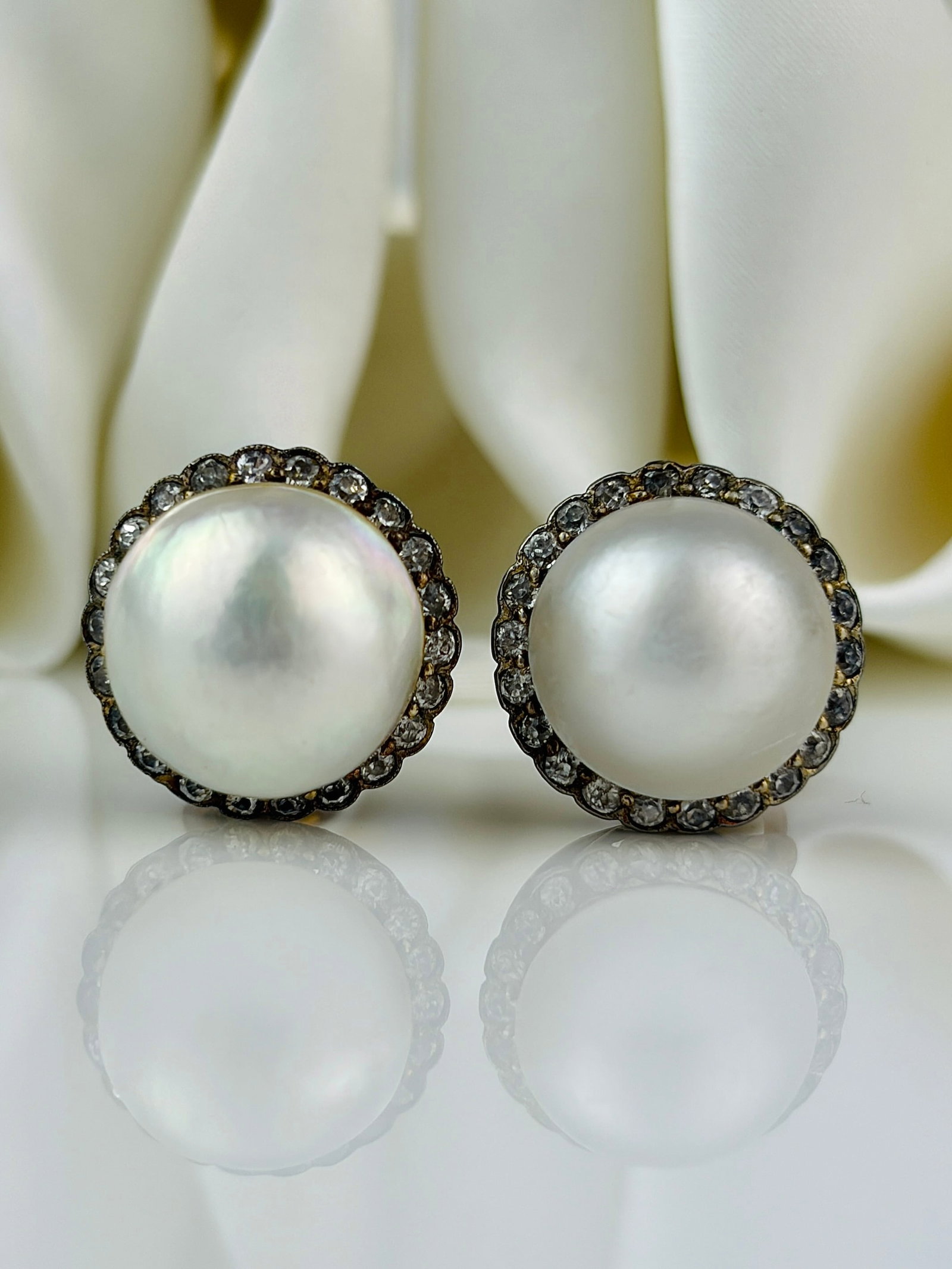 Extra large pearl and diamond earrings in gold - 5
