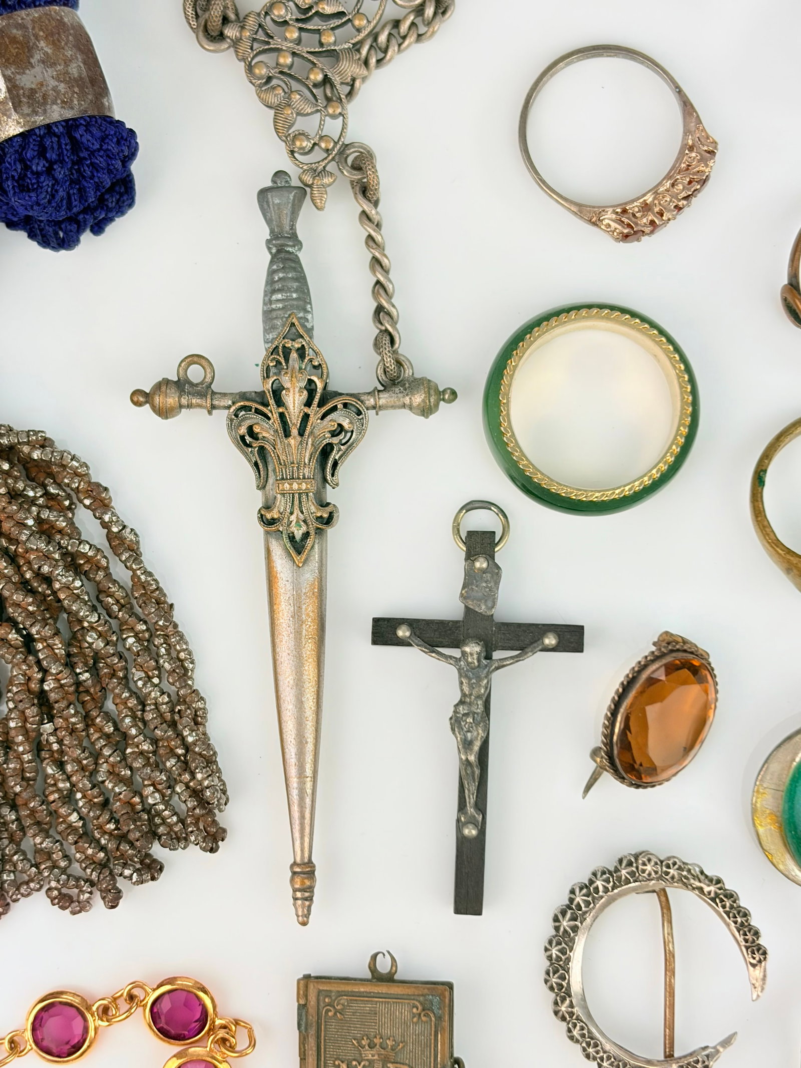 MIXED LOT - MISER'S PURSE, RINGS, BROOCHES, CHAINS ETC - 5