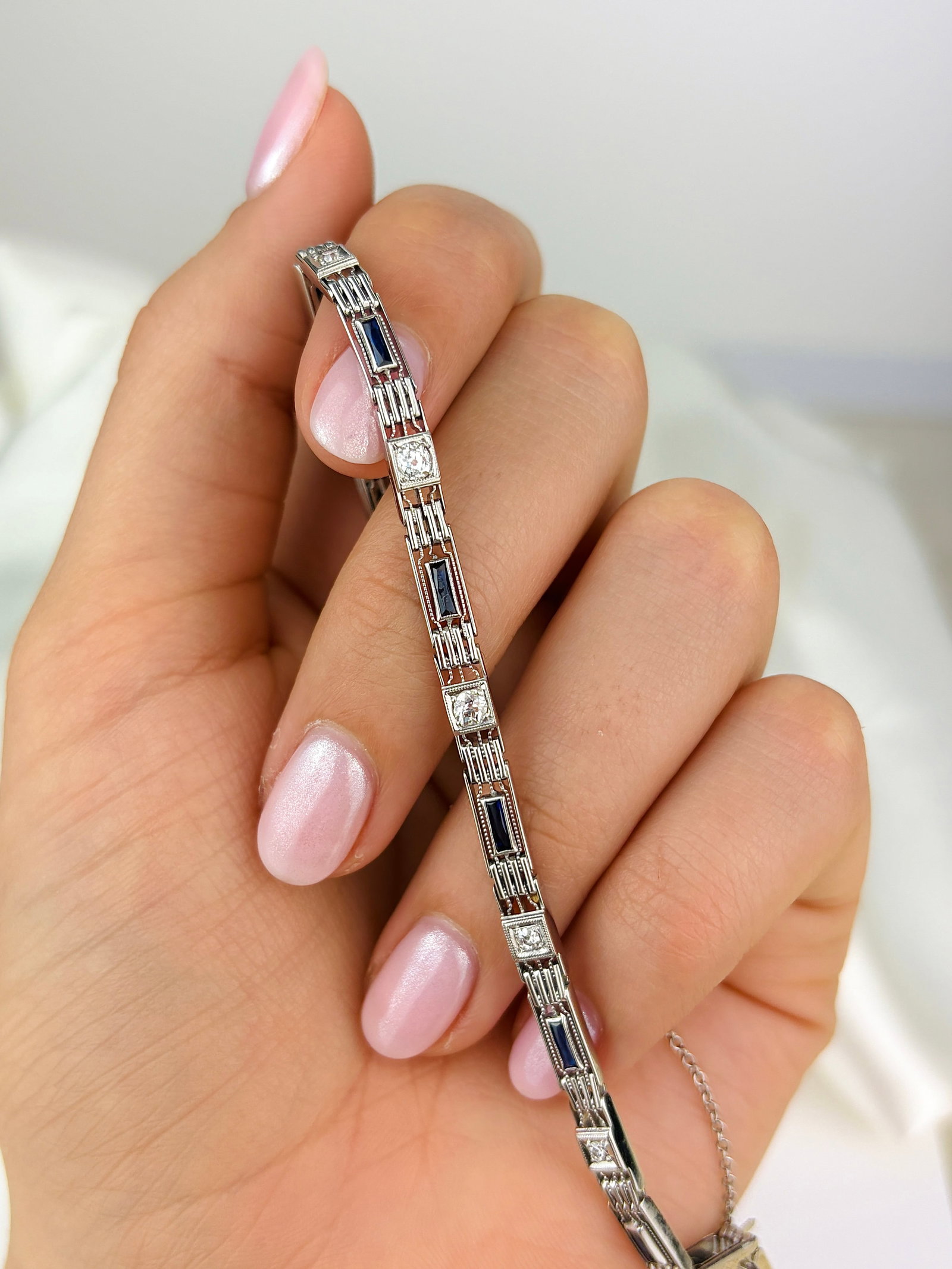 Art Deco Diamond and Sapphire 18 Carat White Gold Bracelet - 2