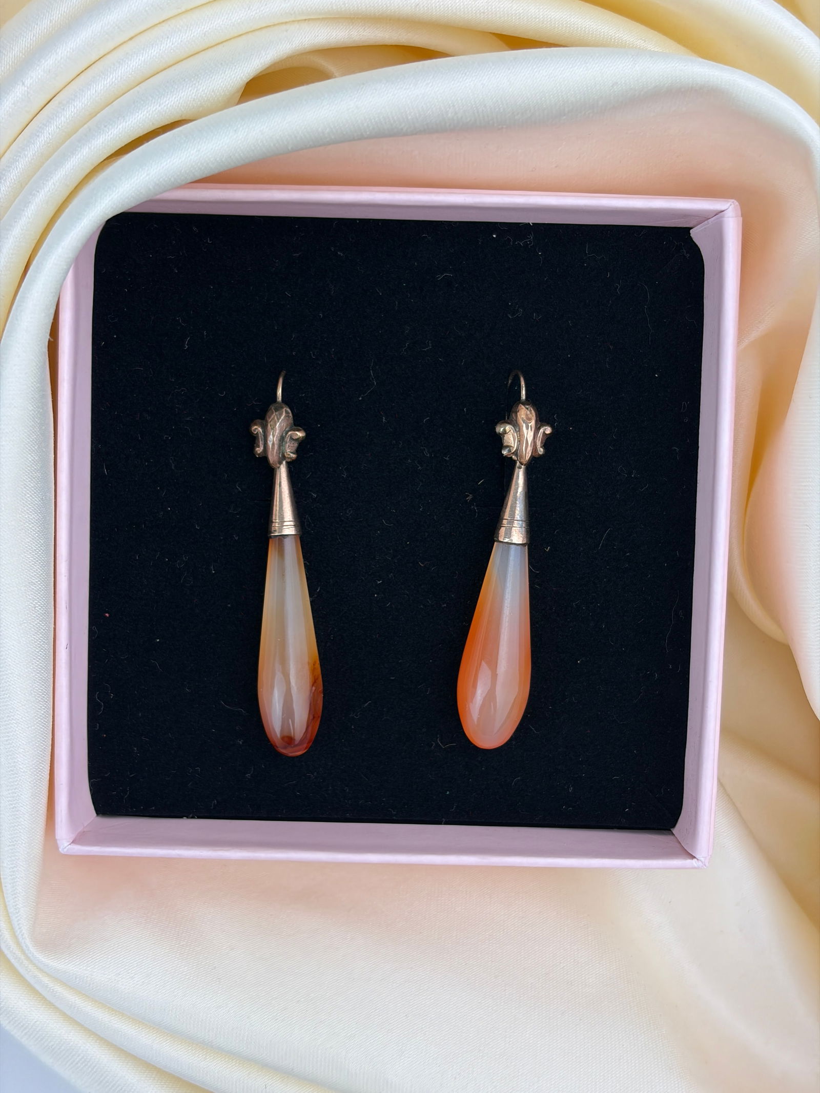 Victorian era c.1860 antique gold and agate drop earrings - 5