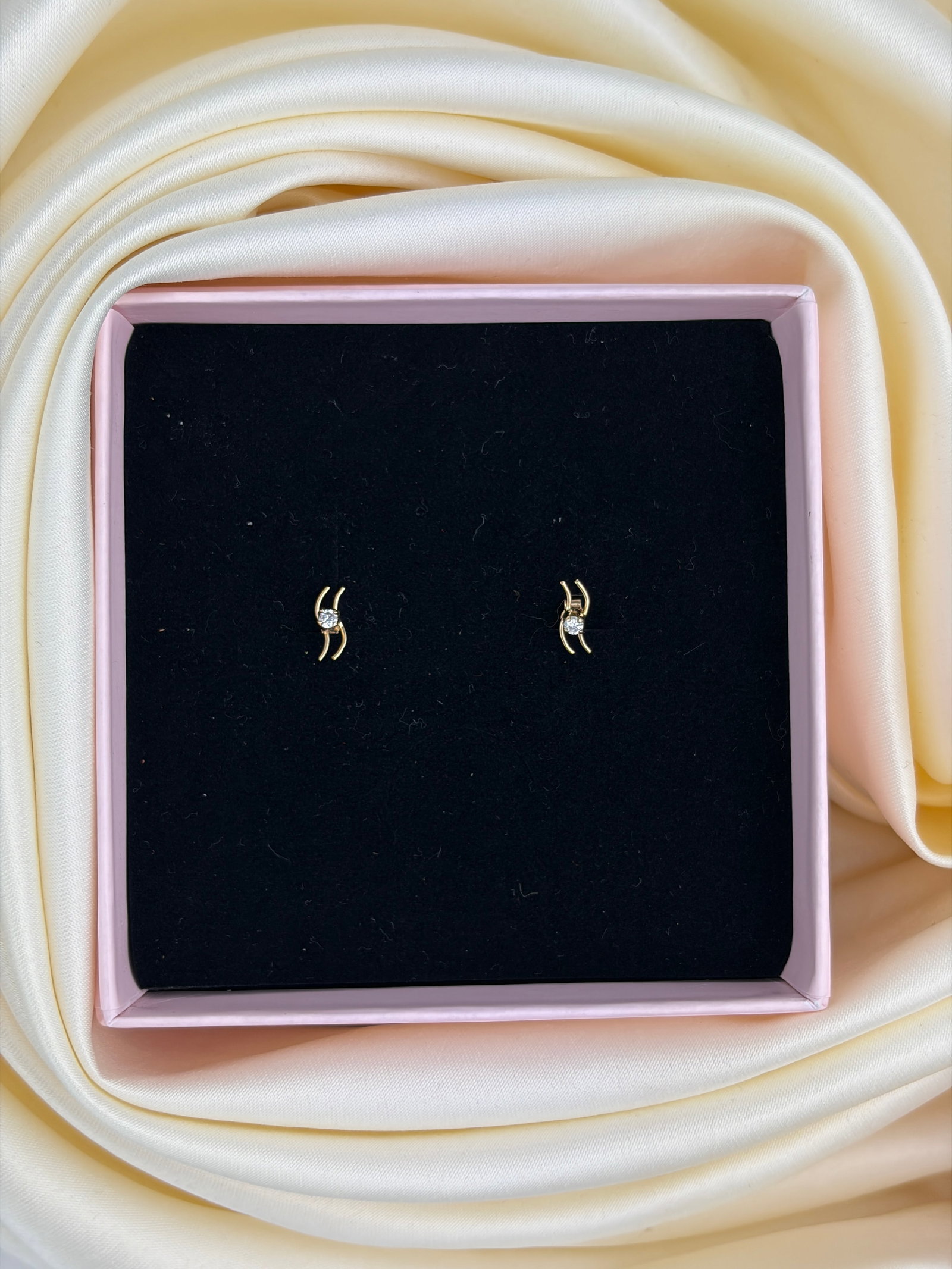 9ct gold diamond stud earrings - 5