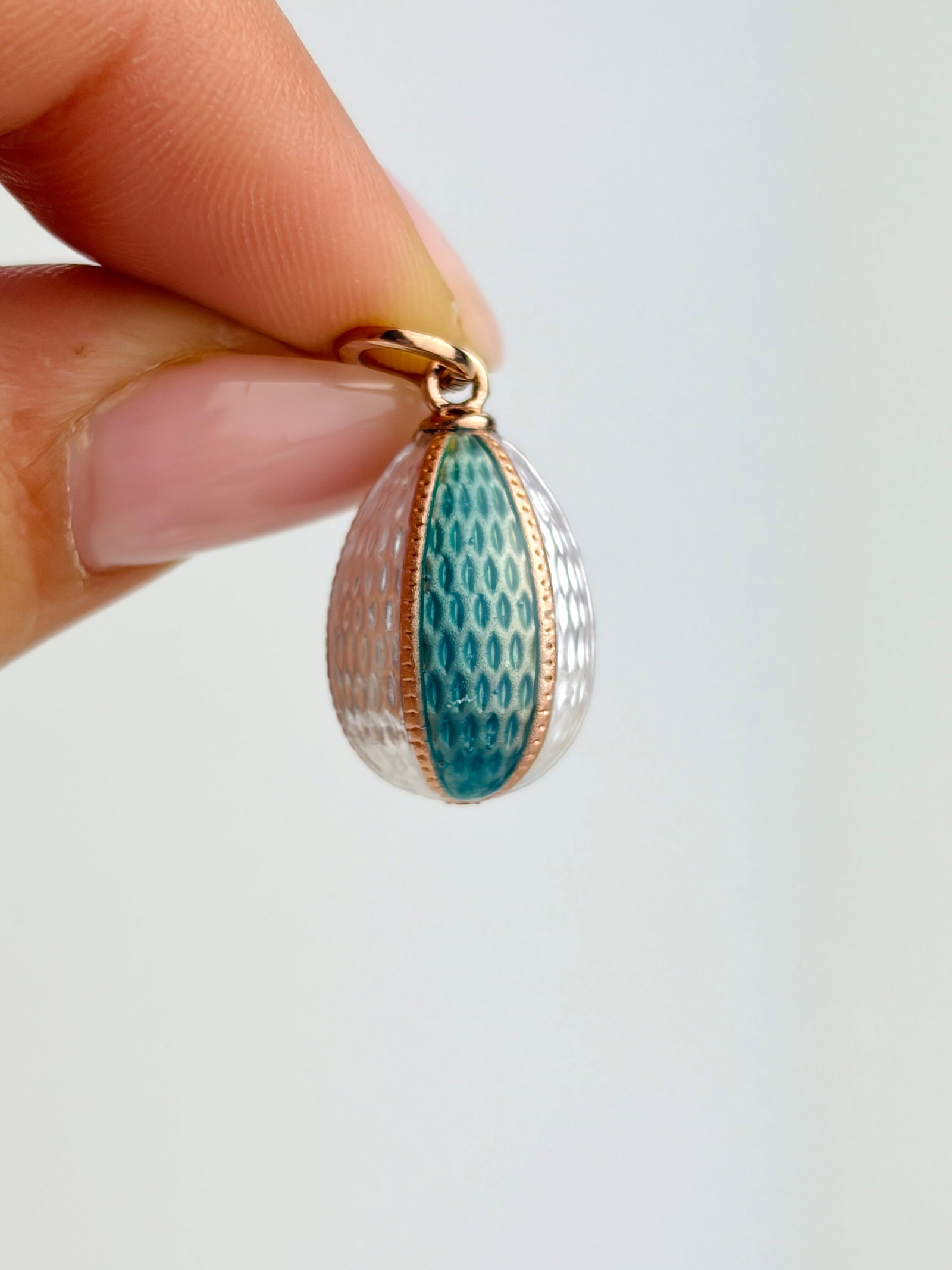 WONDERFUL BLUE AND WHITE GUILLOCHE ENAMEL RUSSIAN EGG PENDANT IN 14CT GOLD - 3