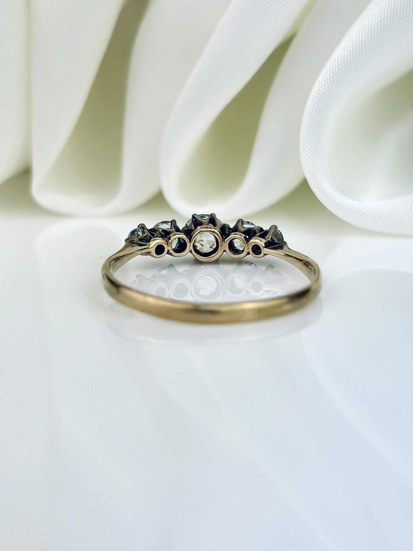 ANTIQUE 9CT YELLOW GOLD DIAMOND 5 STONE RING - 3